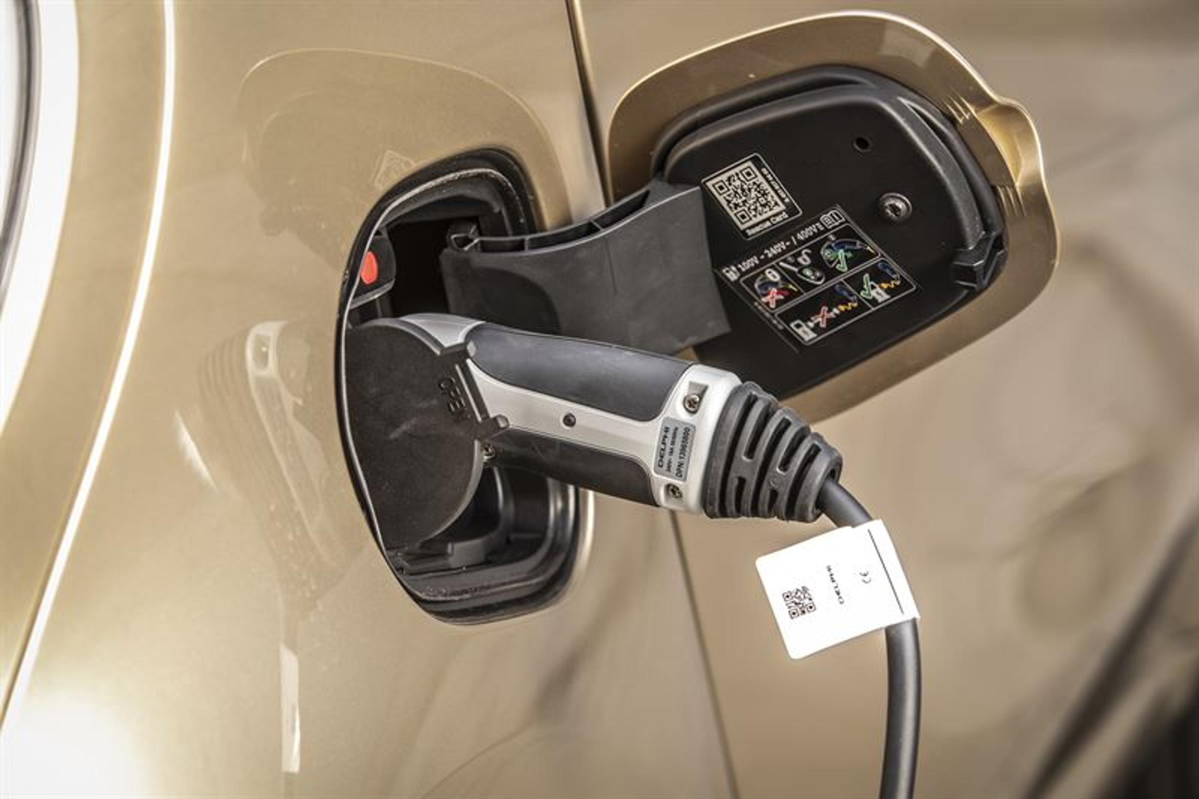 Monissa taloyhtiöissä mietitään nyt sähköautojen latausta