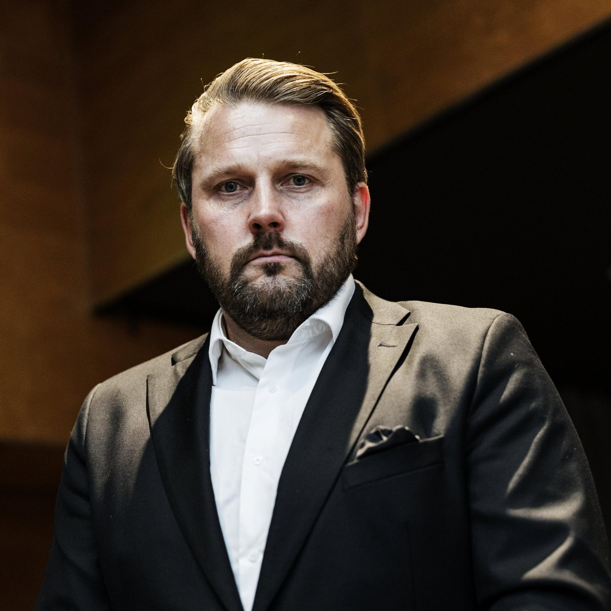 Pelkääkö Leijonien päävalmentaja Antti Pennanen peliä vai itseään? – NHL-tähtien turnauksessa kummittelee tutun farssin ainekset