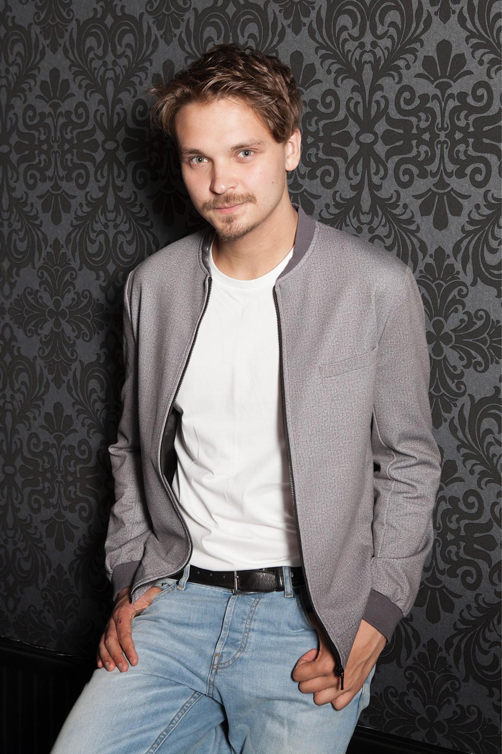 Roope Salminen: "Elokuvakerho kokoontuu keikkabussissamme"