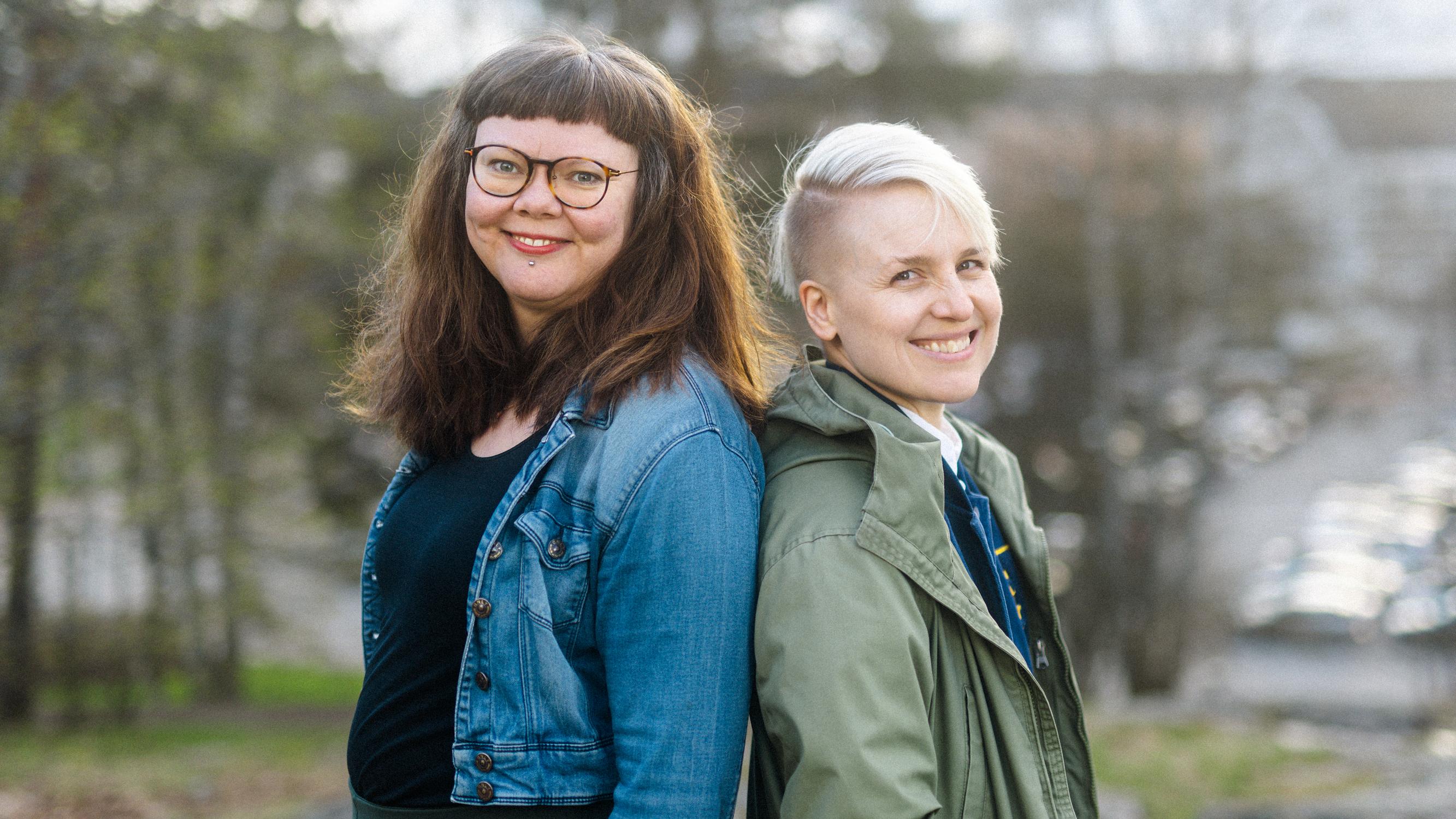 ”Ei voi ajatella, että me homot olisimme jokin muista täysin erillinen porukka” – Heidi Airaksinen ja Tiina Tuppurainen tuovat sateenkaari-ihmisten historian näkyväksi