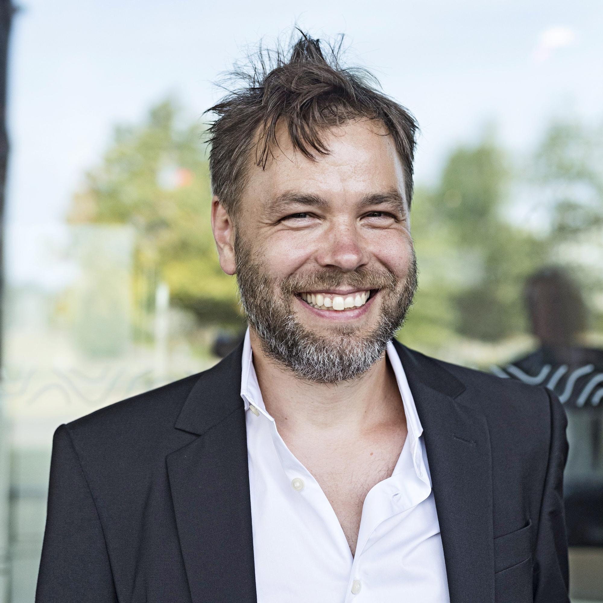 Sarjakuvataiteilija Ville Rantaa kauhistuttaa ajatus juhlista ilman alkoholia: ”Humalassa ihmiset muuttuvat mielenkiintoisiksi ja kauniiksi”