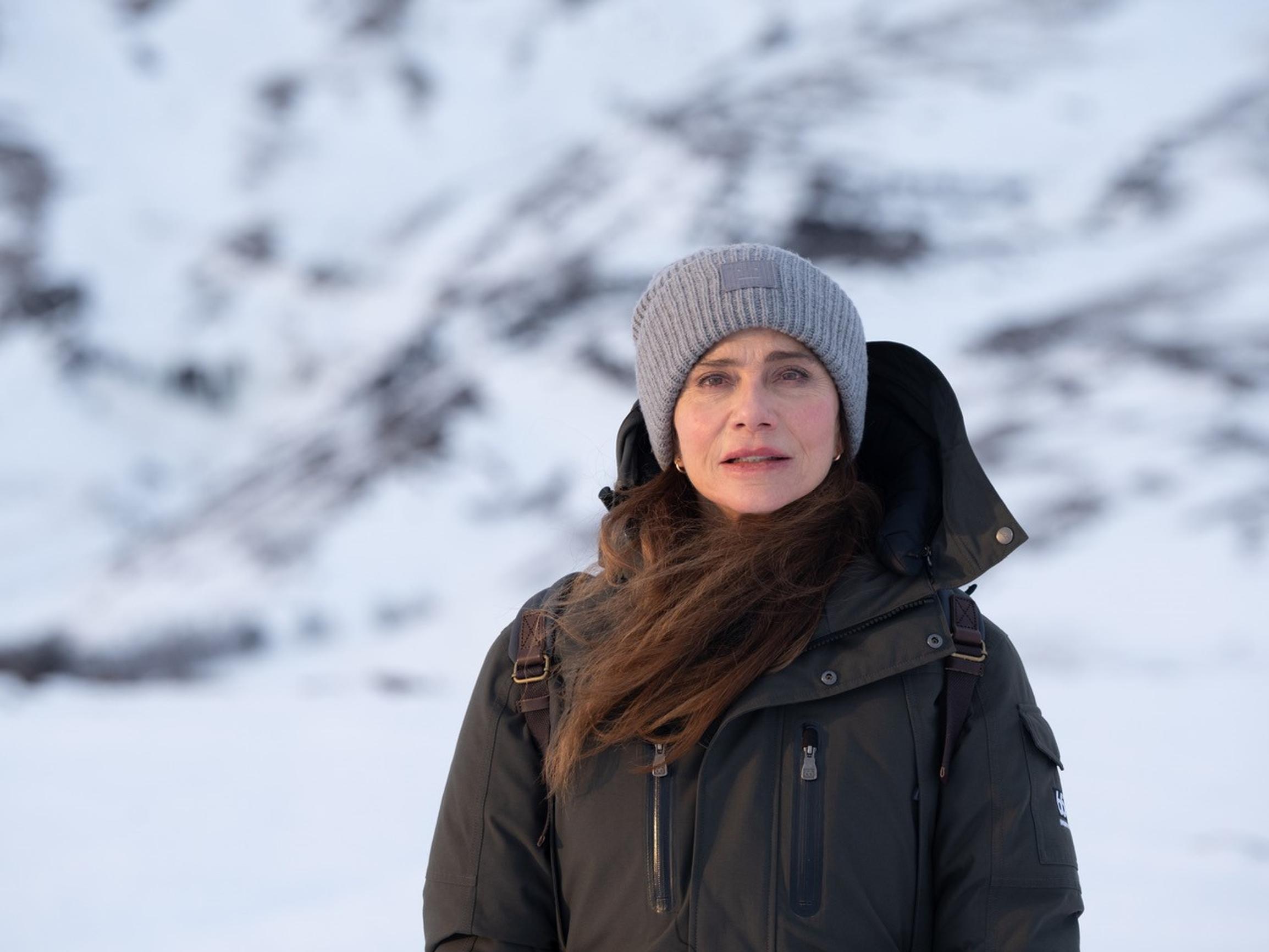 Lena Olin islantilaisessa rikossarjassa The Darkness.