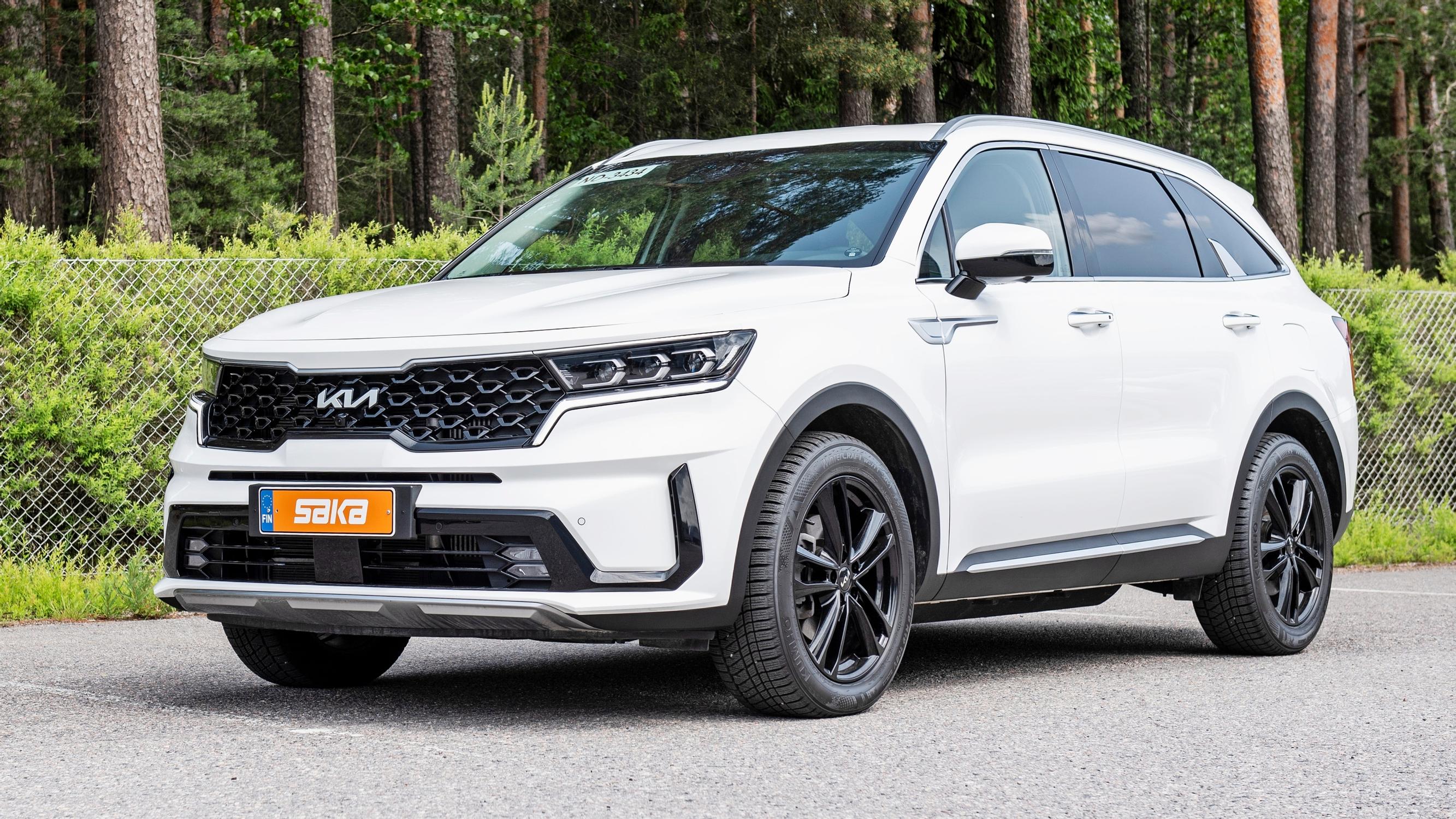 Kia Sorento vm. 2023 – Muhkea tankki todennäköisesti Saksan tuomisia – ja juuri sopivasti sähköä