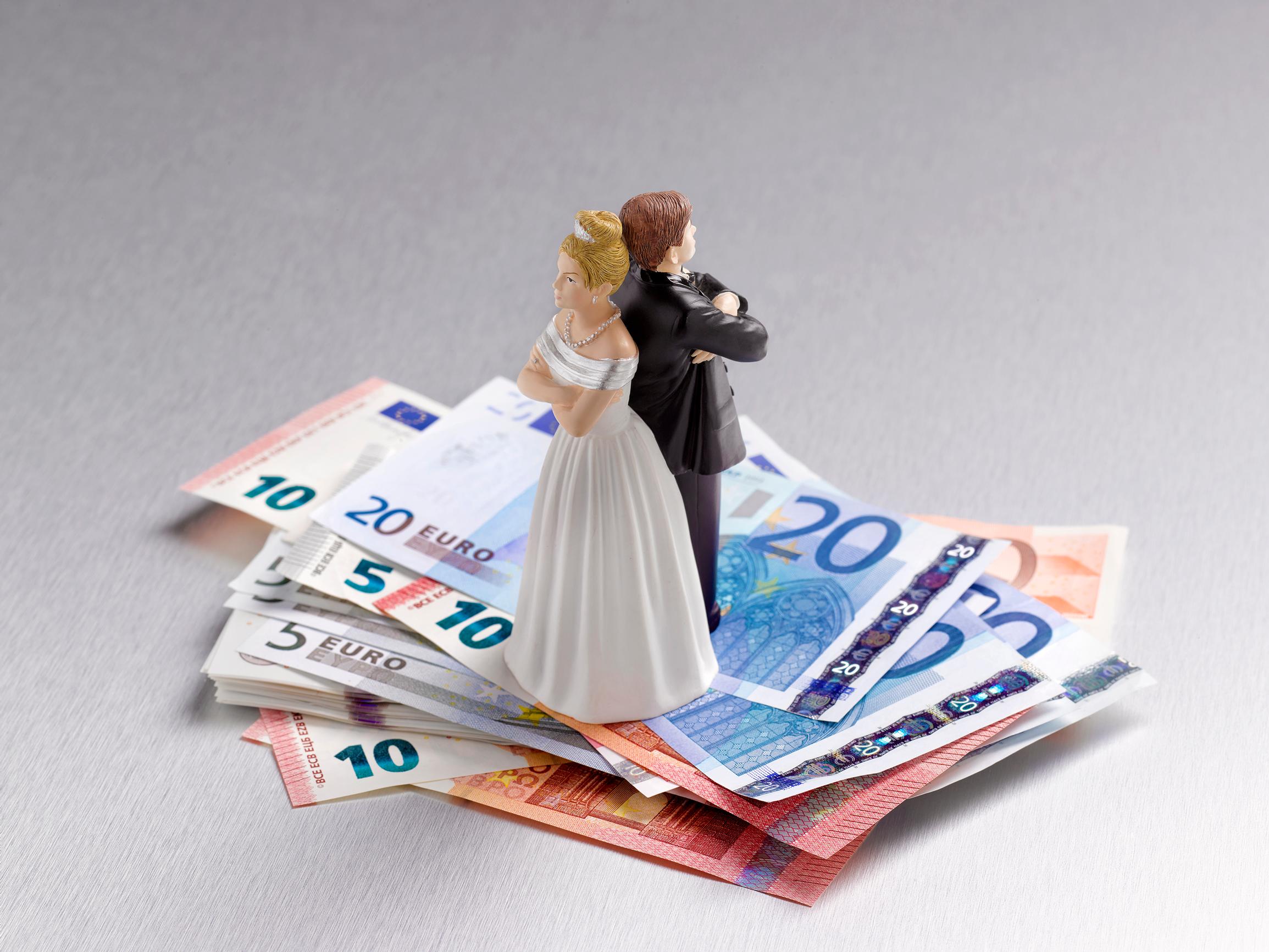 Avioeron tahallinen viivästyttäminen voi tuoda haastemiehen kimppuun – Huomioi nämä asiat, kun haet avioeroa yksin