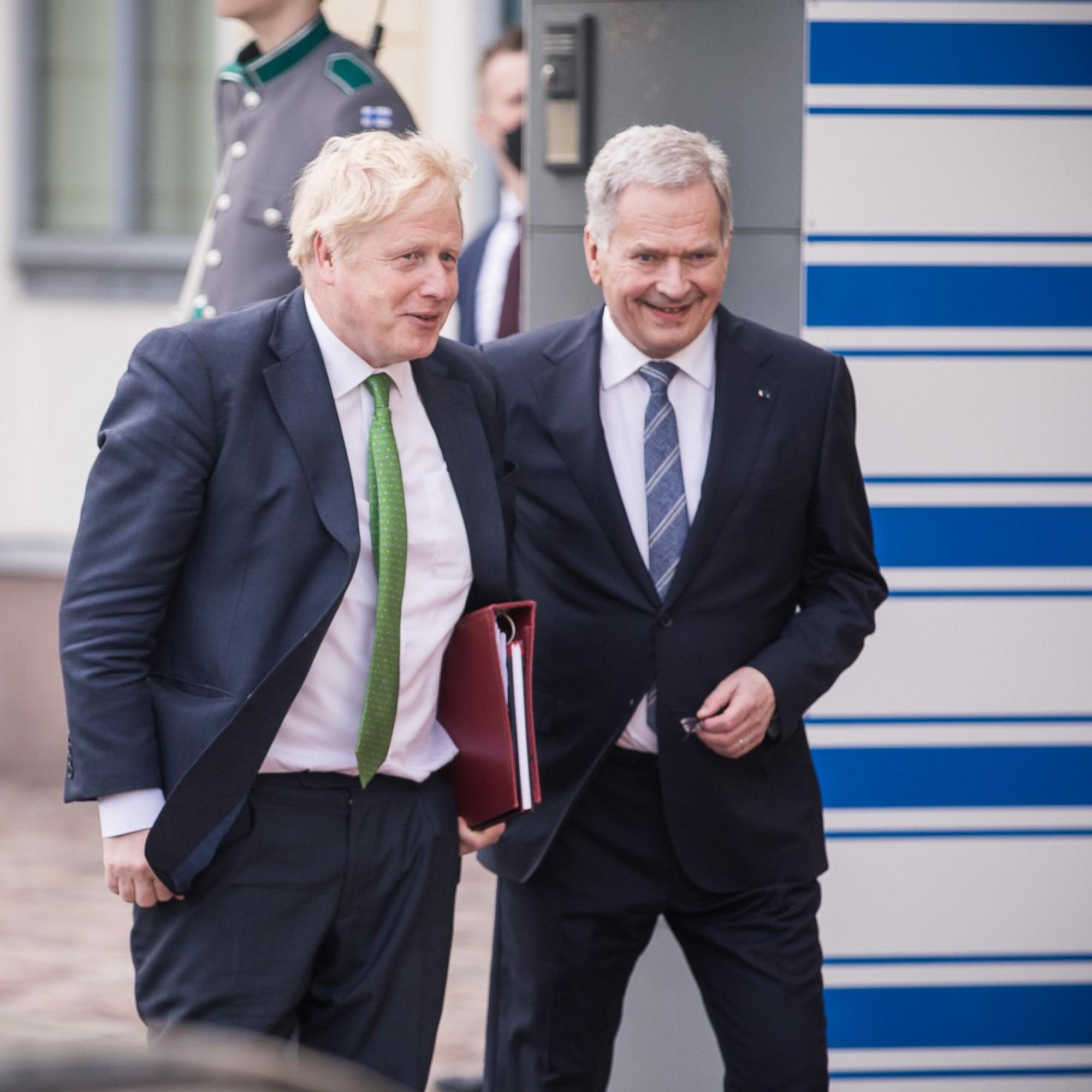 Miksi Britannia auttaa Suomea? Johnsonin ja Niinistön allekirjoittamassa julkilausumassa maat lupaavat auttaa toisiaan tarvittaessa sotilaallisesti