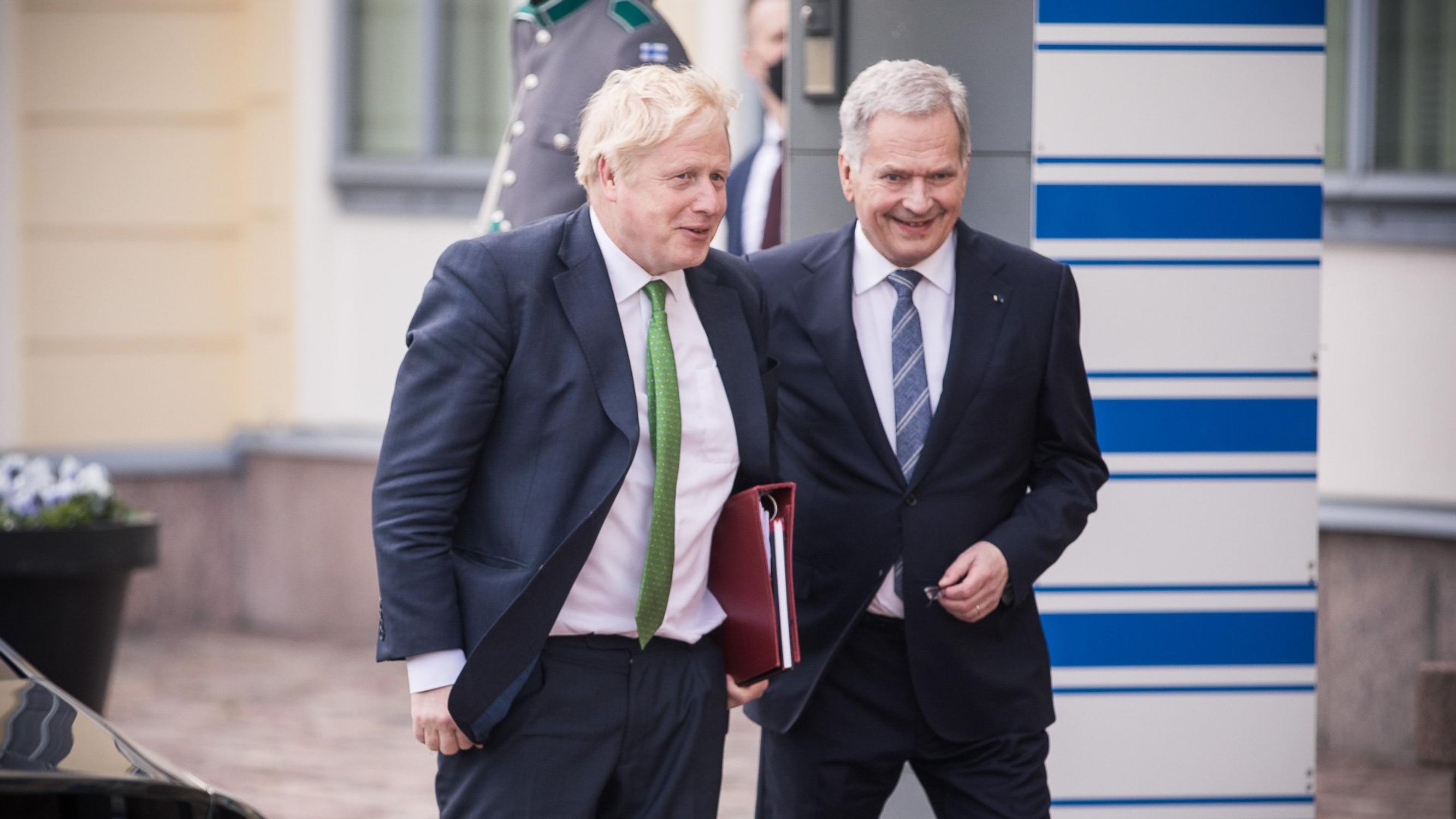 Miksi Britannia auttaa Suomea? Johnsonin ja Niinistön allekirjoittamassa julkilausumassa maat lupaavat auttaa toisiaan tarvittaessa sotilaallisesti