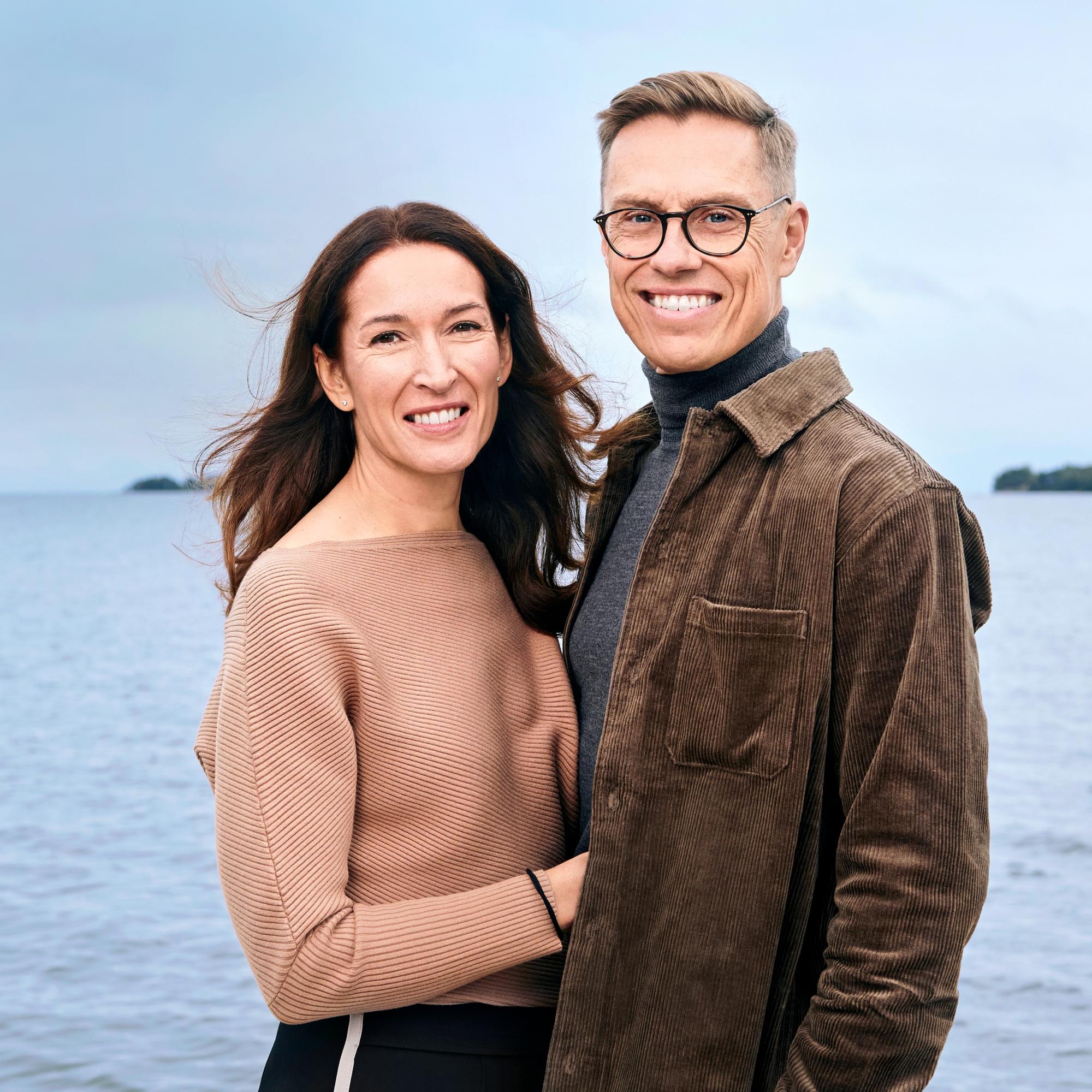 Vaimo piti Alexander Stubbia pystyssä mustina hetkinä: ”Vaikeimpina aikoina tuntui kuin kävelisi munankuorella, Suzanne jaksoi kuunnella”