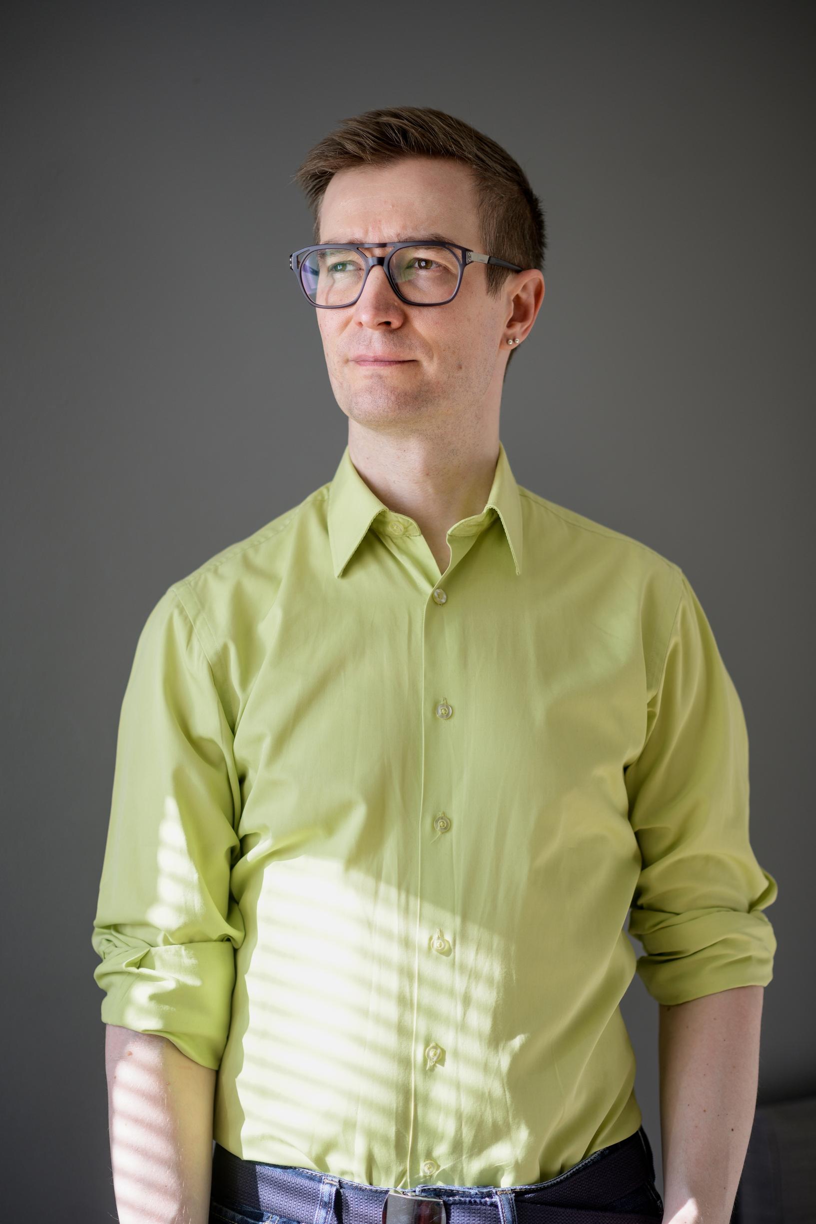 Oras Tynkkynen: On kohtuutonta olettaa, että tavallinen perheenäiti alkaisi marketin hyllyjen välissä miettiä, onko jossakin paljon vai vähän PFAS-yhdisteitä.