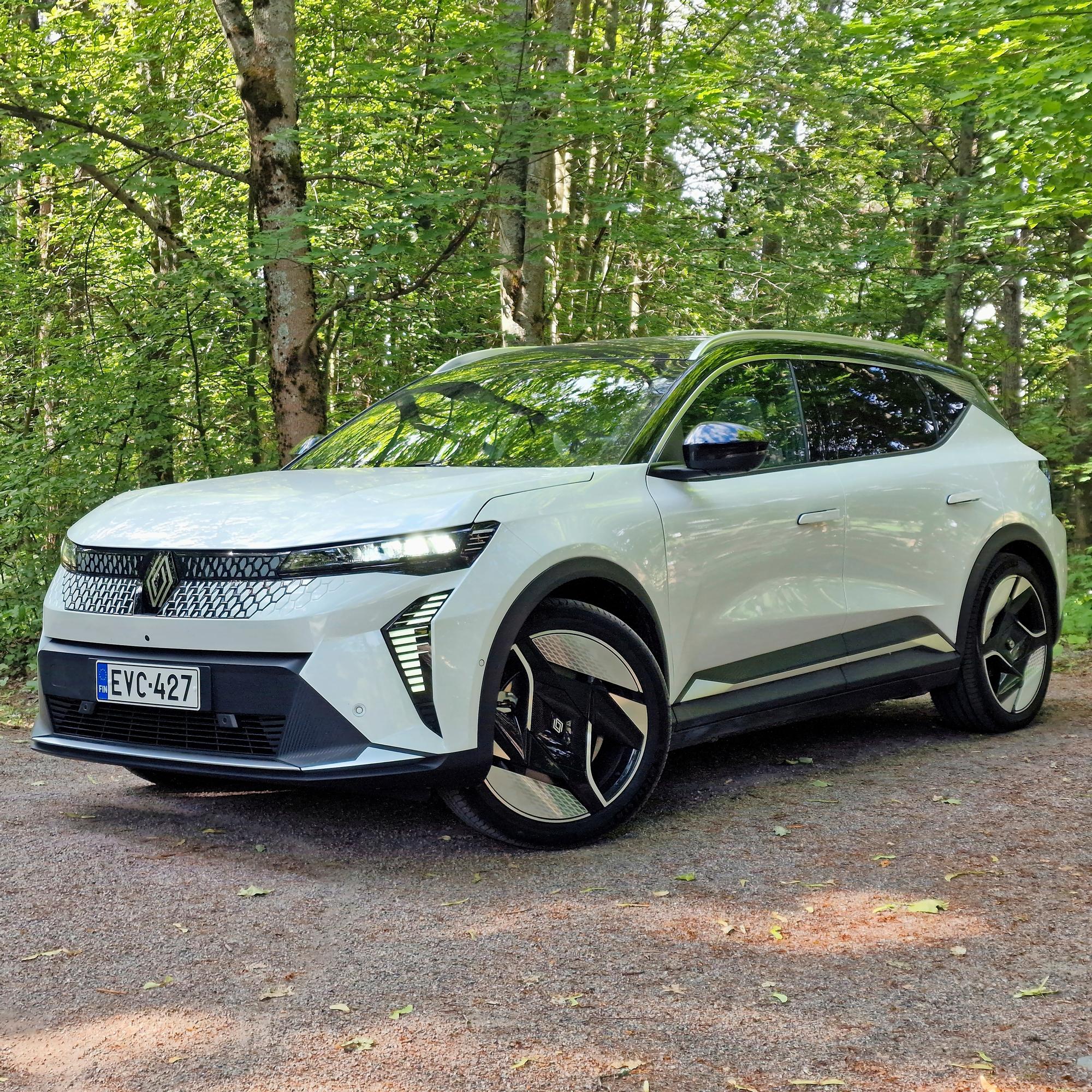 Renault Scenic E-Tech – Tila-auton kekseliäät ratkaisut kompaktissa katumaasturissa