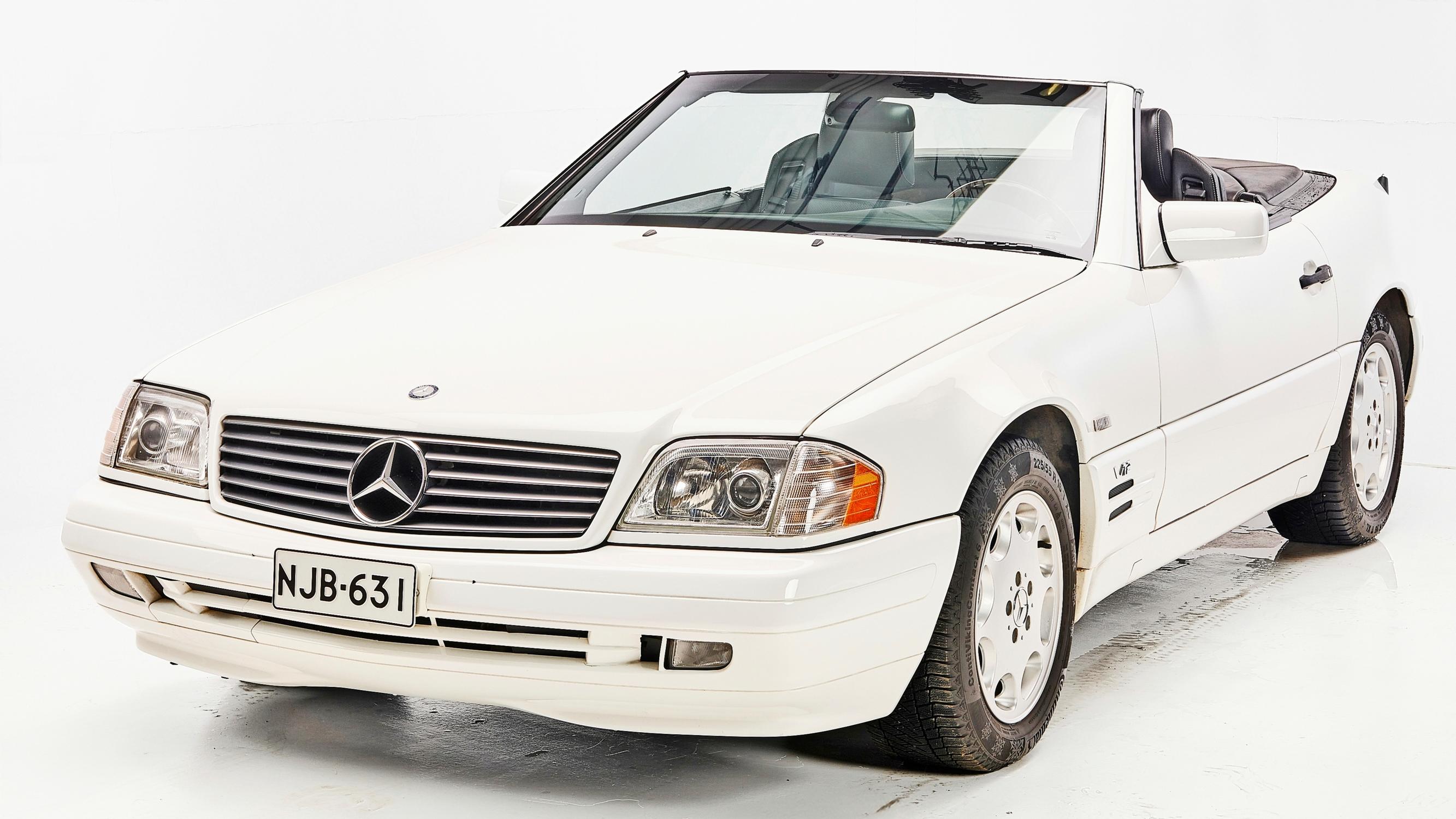Vain taivas on rajana – Panoraamakattoinen avo-Mercedes-Benz SL 600 ei lepää talvellakaan