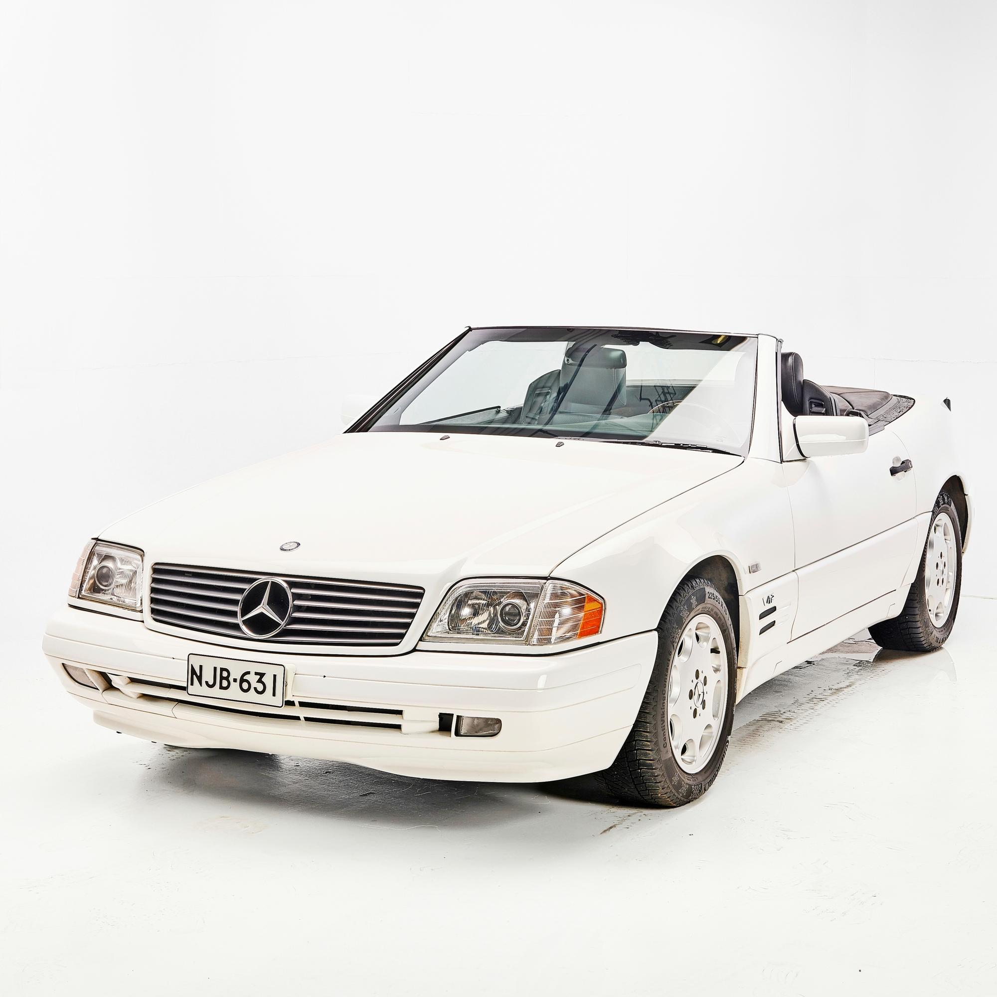 Vain taivas on rajana – Panoraamakattoinen avo-Mercedes-Benz SL 600 ei lepää talvellakaan