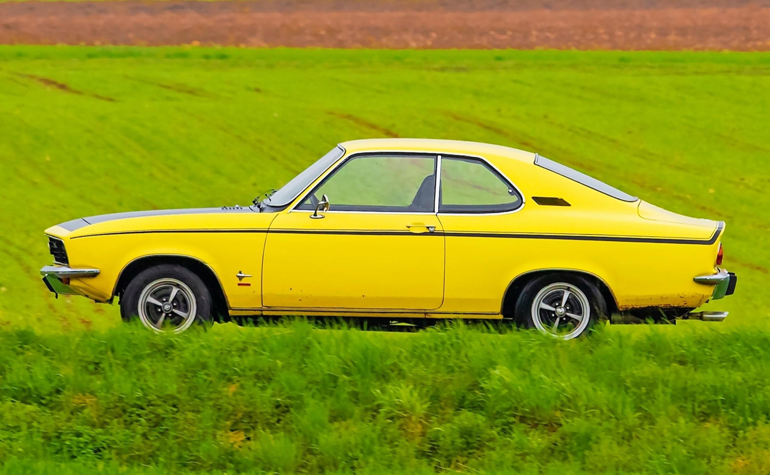 Opel Manta. Vuonna 1970 esitelty ensimmäisen sukupolven Manta oli oman aikakautensa viehko kauneuskuningatar.