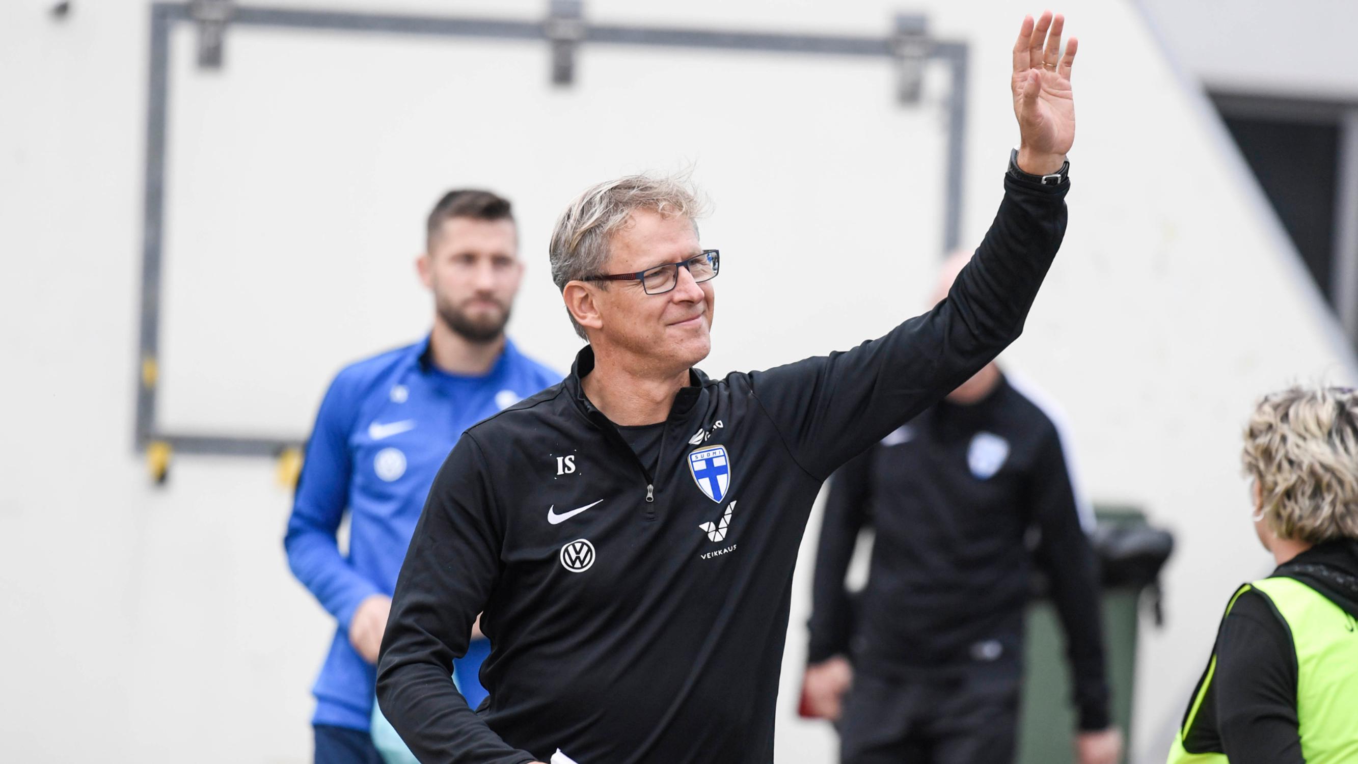 "Jos ilmapiiri on mätä, ei ole väliä, miten teet muut asiat", sanoo Huuhkajien päävalmentaja Markku Kanerva