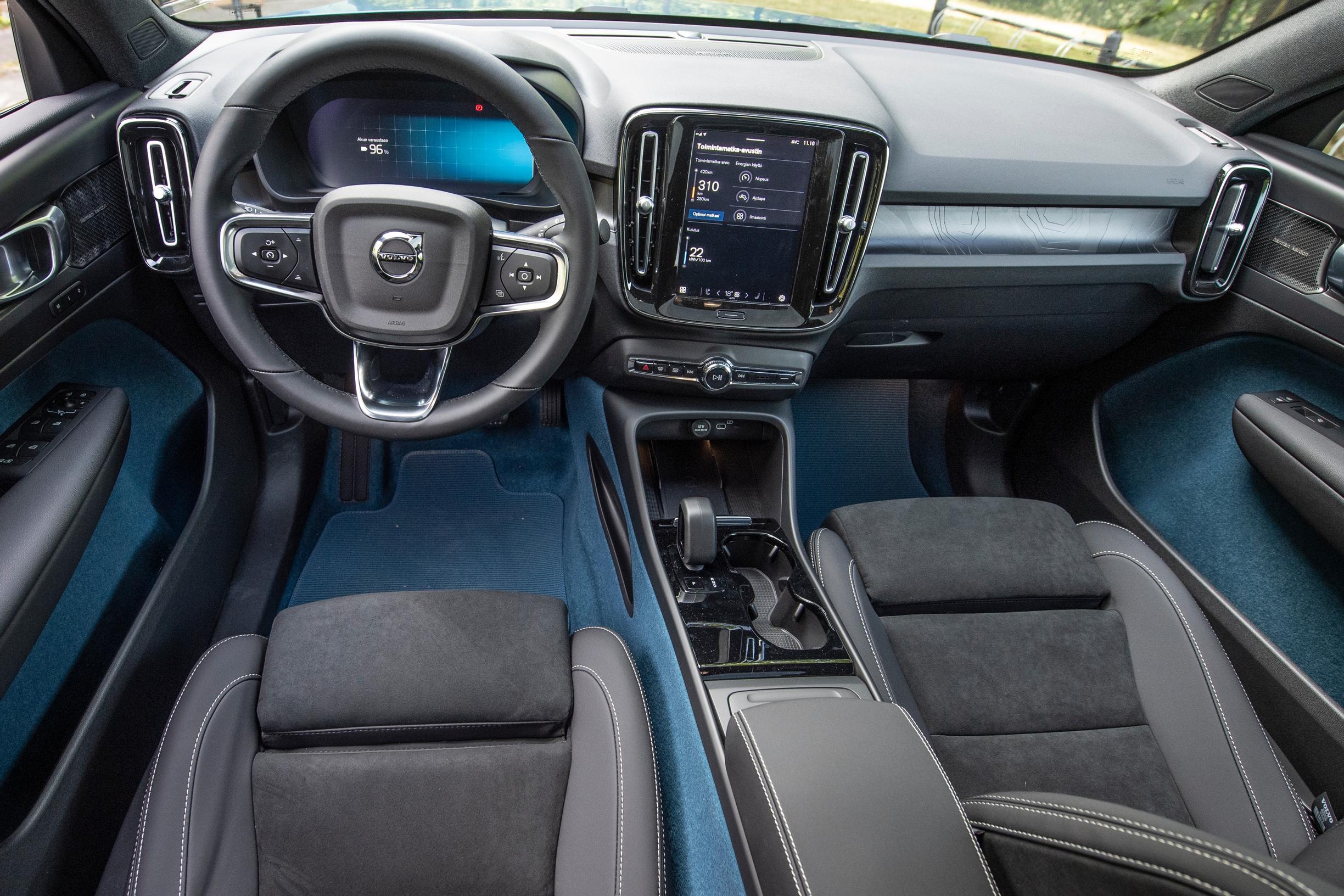 Volvo C40 Recharge Twin Ultimate Ohjaamo