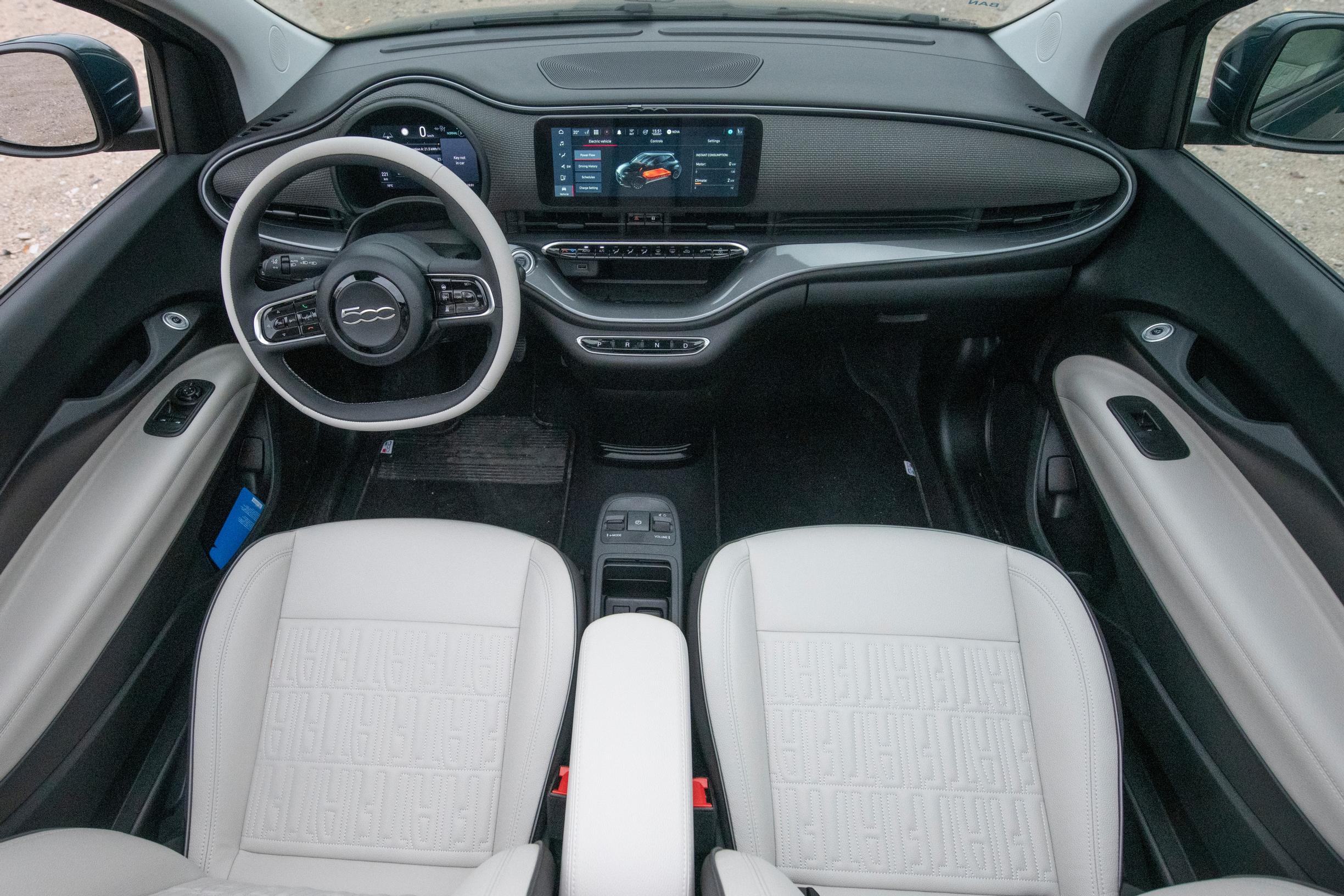 Fiat 500e Cabriolet La Prima ohjaamo