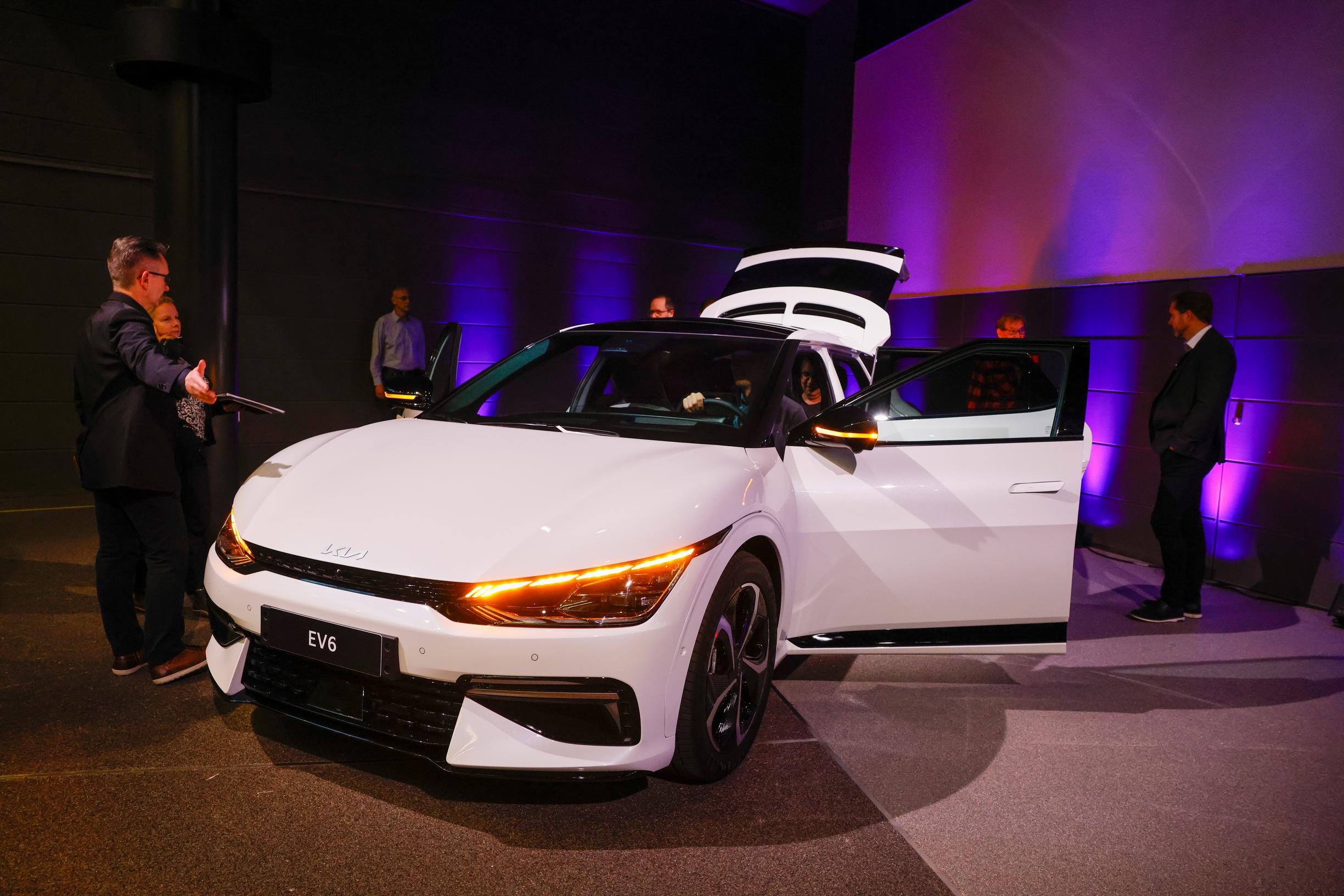 Kia EV6 paljastettiin Helsingin Musiikkitalossa