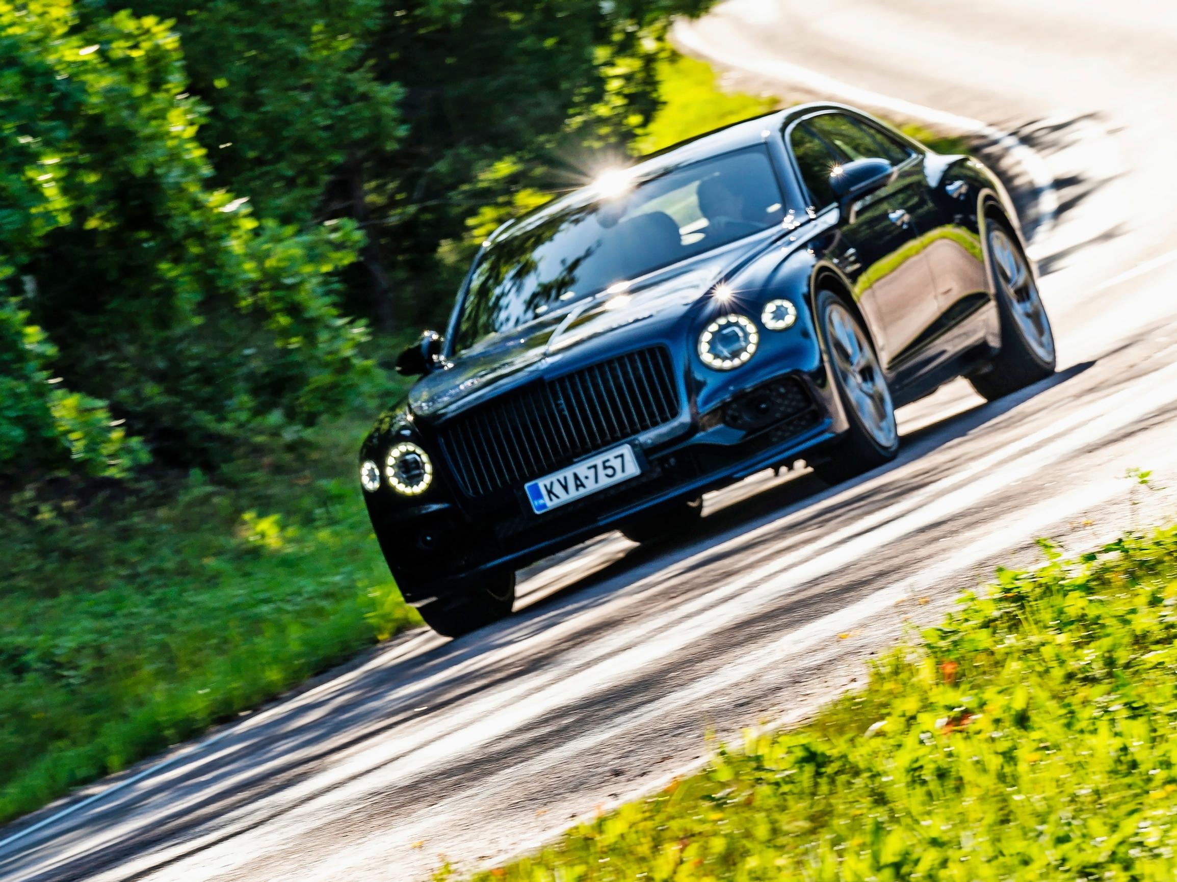 Bentley Flying Spur Hybrid S – Jos hintaa täytyy tiedustella, on tämä auto liian kallis