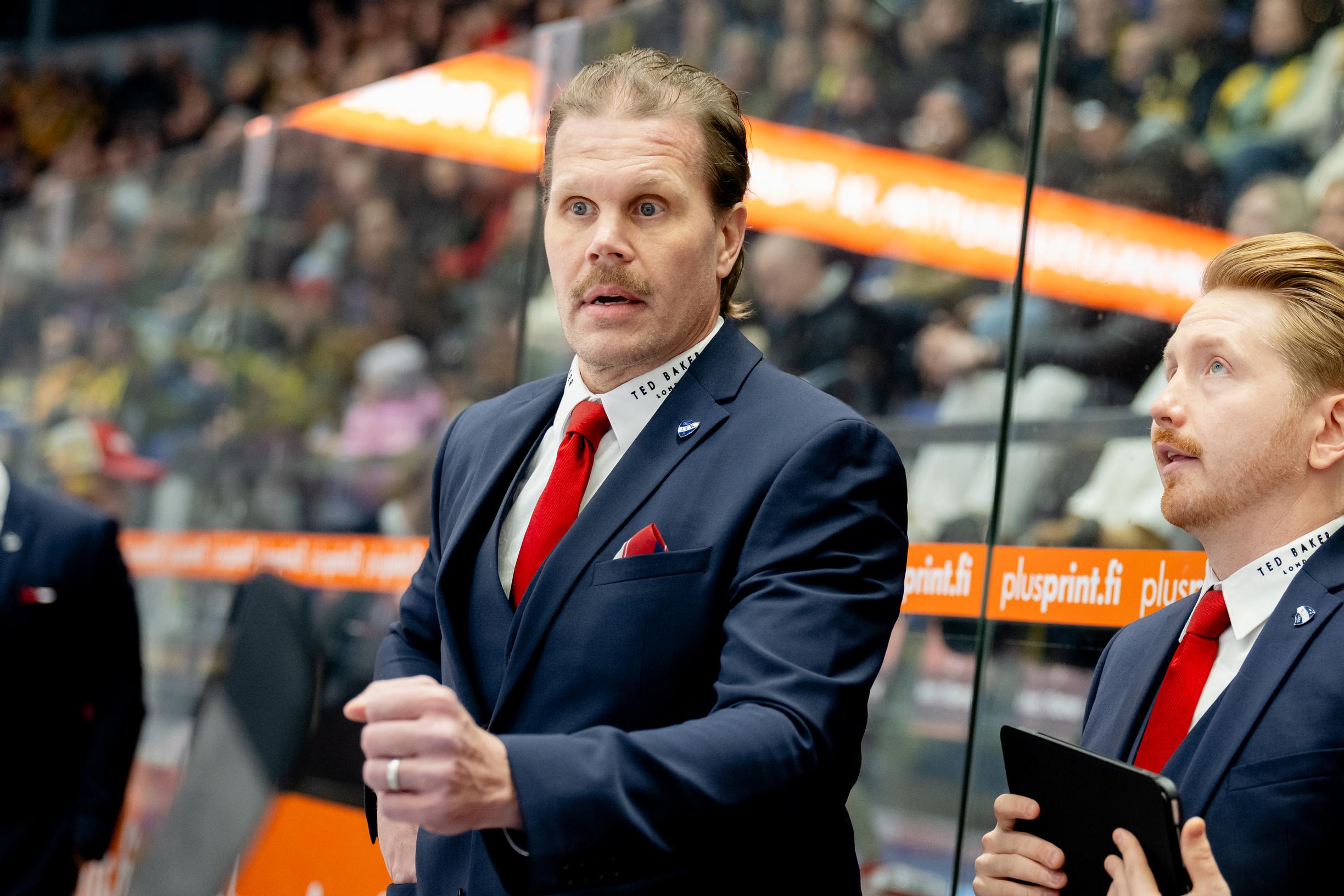 Olli Jokista ja HIFK:ta vedettiin höplästä – Pekka Virran haamu kummitteli Nordiksella: "Jonne Virtanen on Liigan ykköskoutsi juuri nyt"