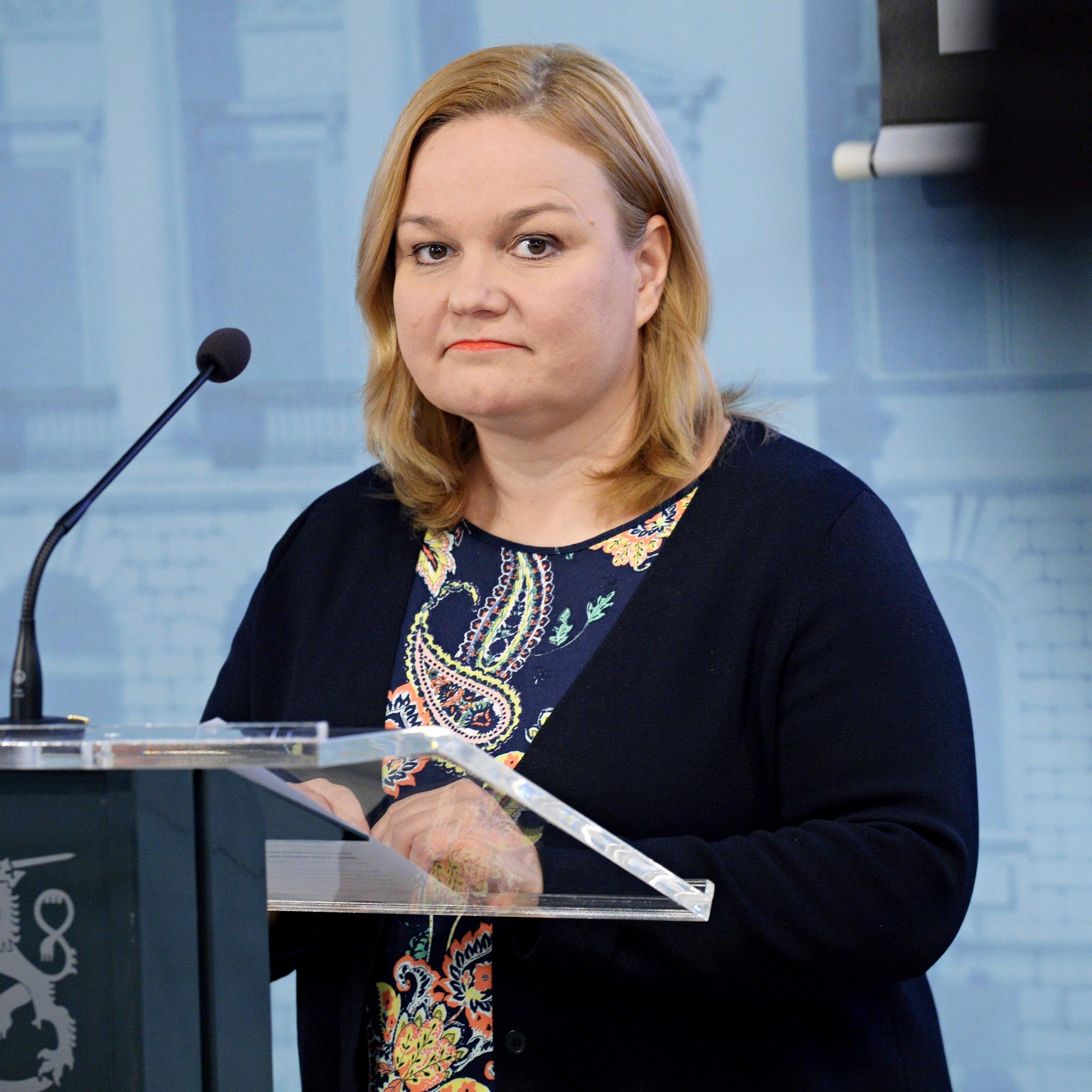 Mikä ministeri Krista Kiurun lausunnoissa tökkii? – Viestinnän professori Anu Kantola: ”Kapulakieltä ja kiertelyä – asia jyräytyy virkakielen alle”