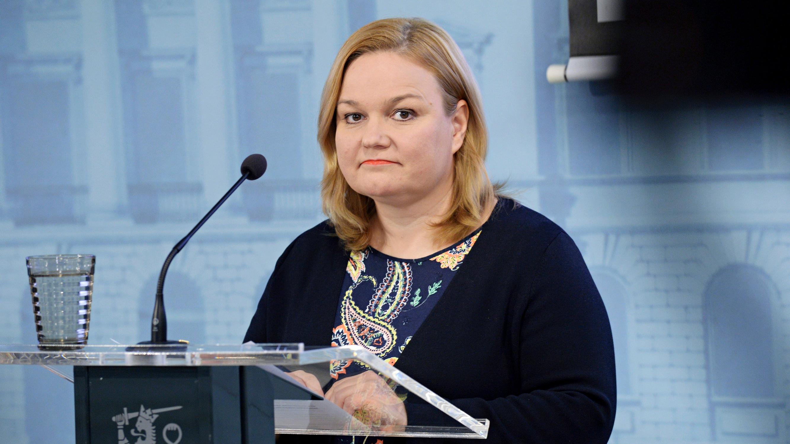 Mikä ministeri Krista Kiurun lausunnoissa tökkii? – Viestinnän professori Anu Kantola: ”Kapulakieltä ja kiertelyä – asia jyräytyy virkakielen alle”