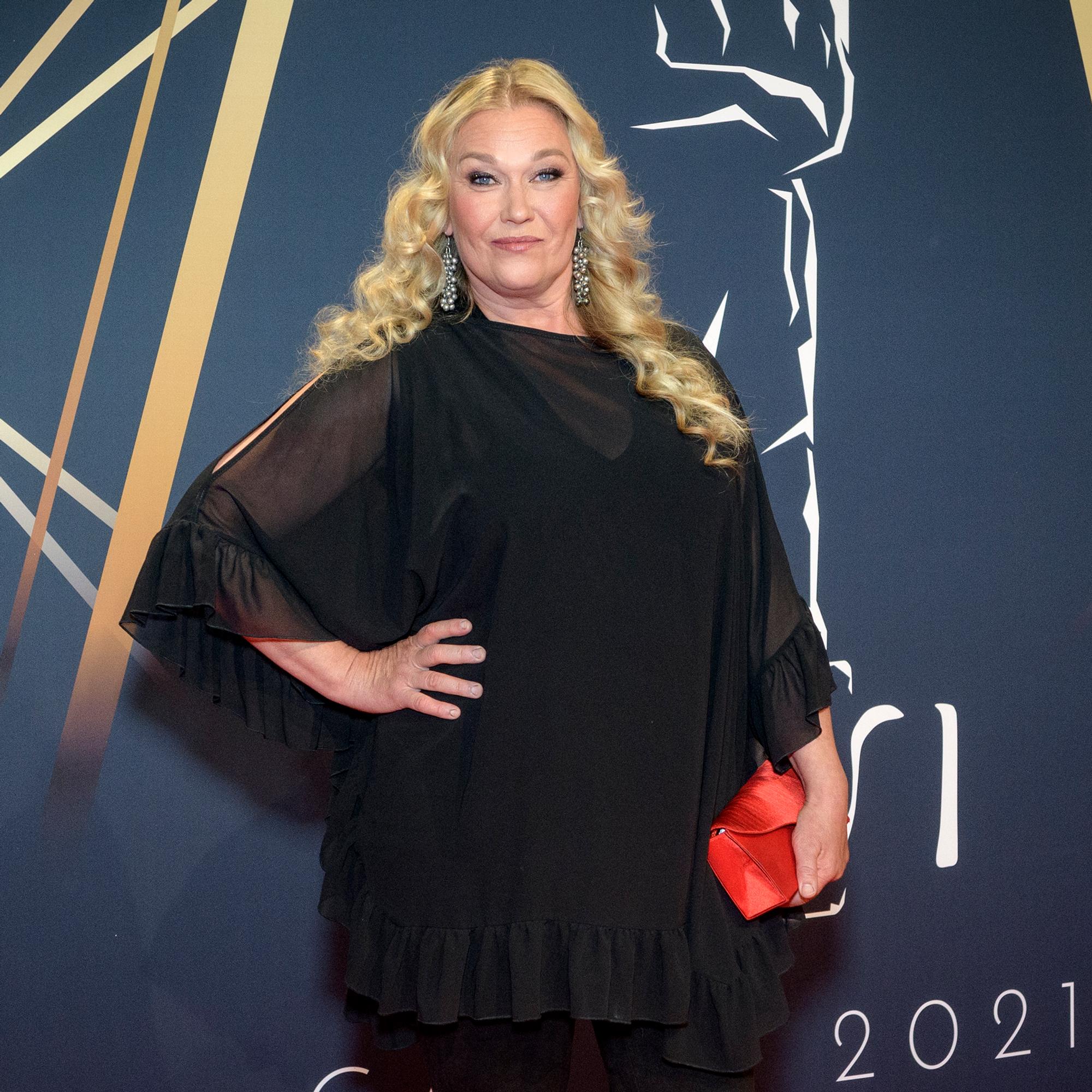 Outi Mäenpää täyttää 60 ”Haluan tutkia naisen aggressiota