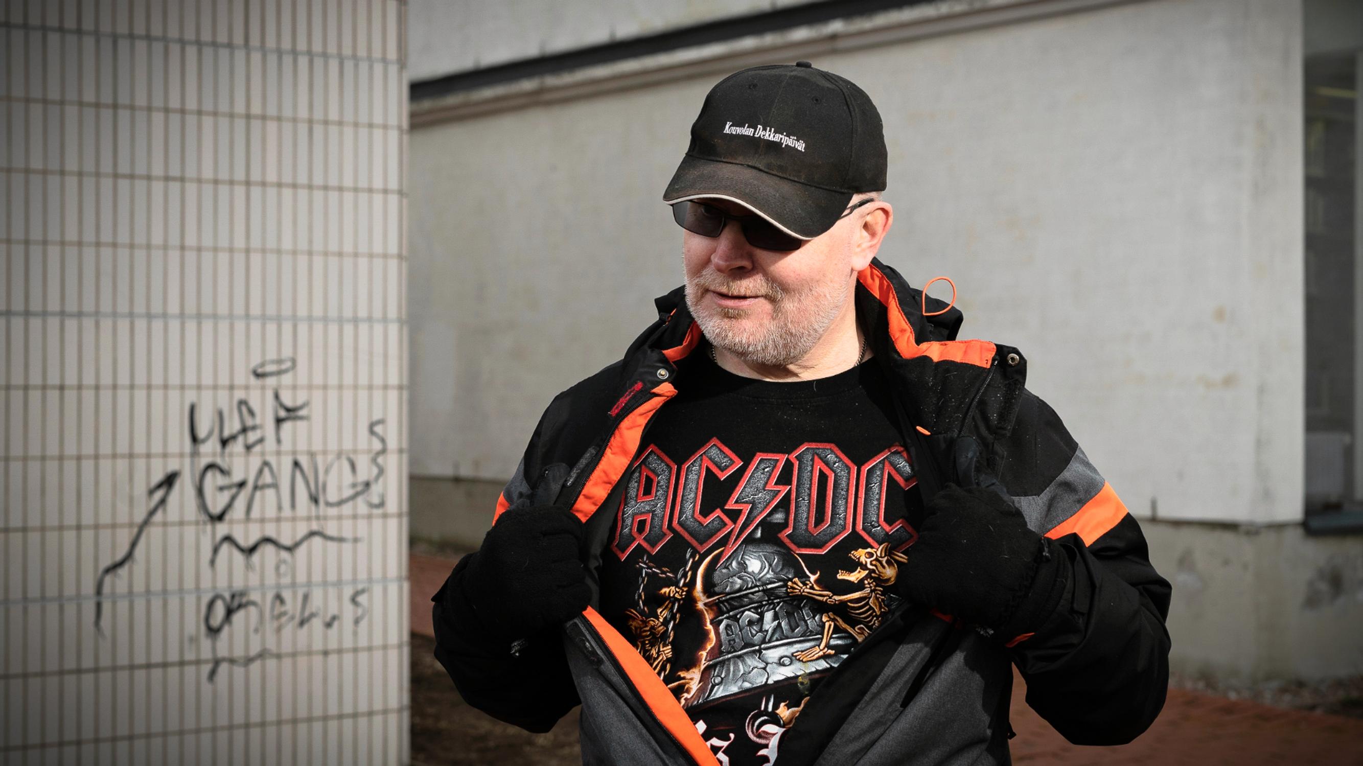 Jari Lindström ja Voikkaan paperitehtaan alamäki: ”Aina kun tuli uusi laite, jonkun ihmisen tekemä työvaihe jäi pois – Ensin oli 11 vuorossa, lopulta neljä, tuotanto silti moninkertainen”