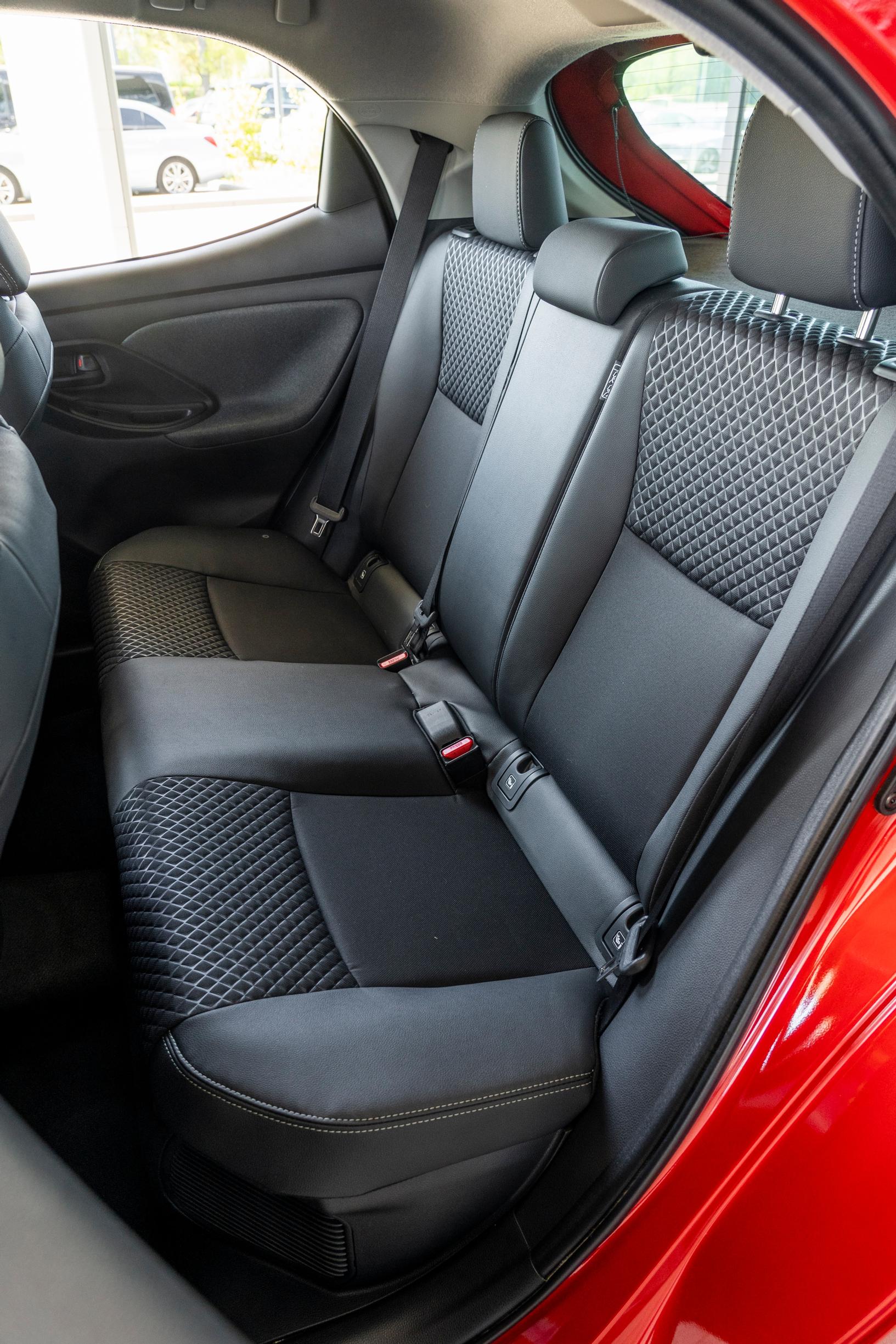 Mazda 2 hybrid Agile Comfort takapenkki