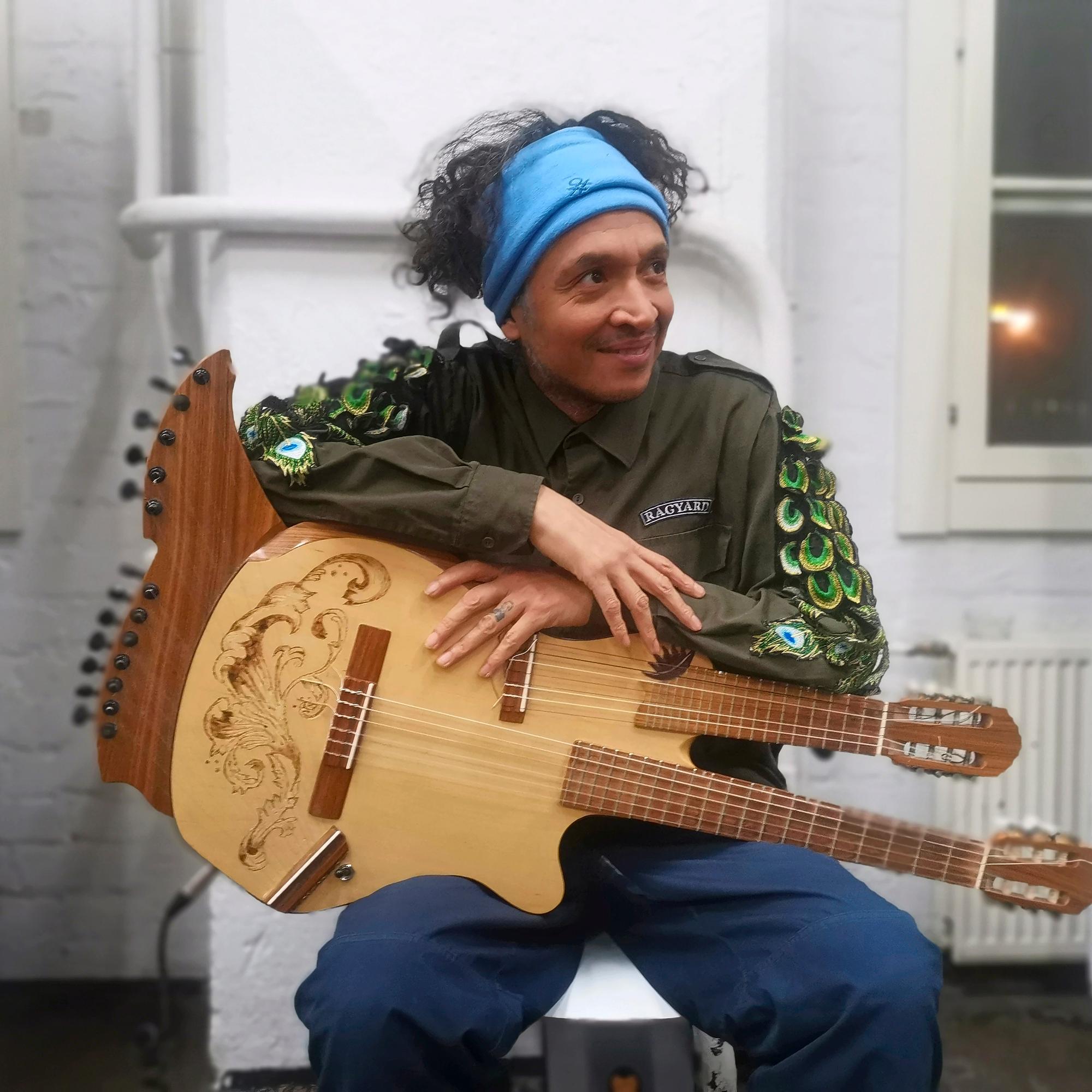 Perulainen taiteilija Cesar Aguilar: ”Lapsiperheille Suomi on paratiisi”