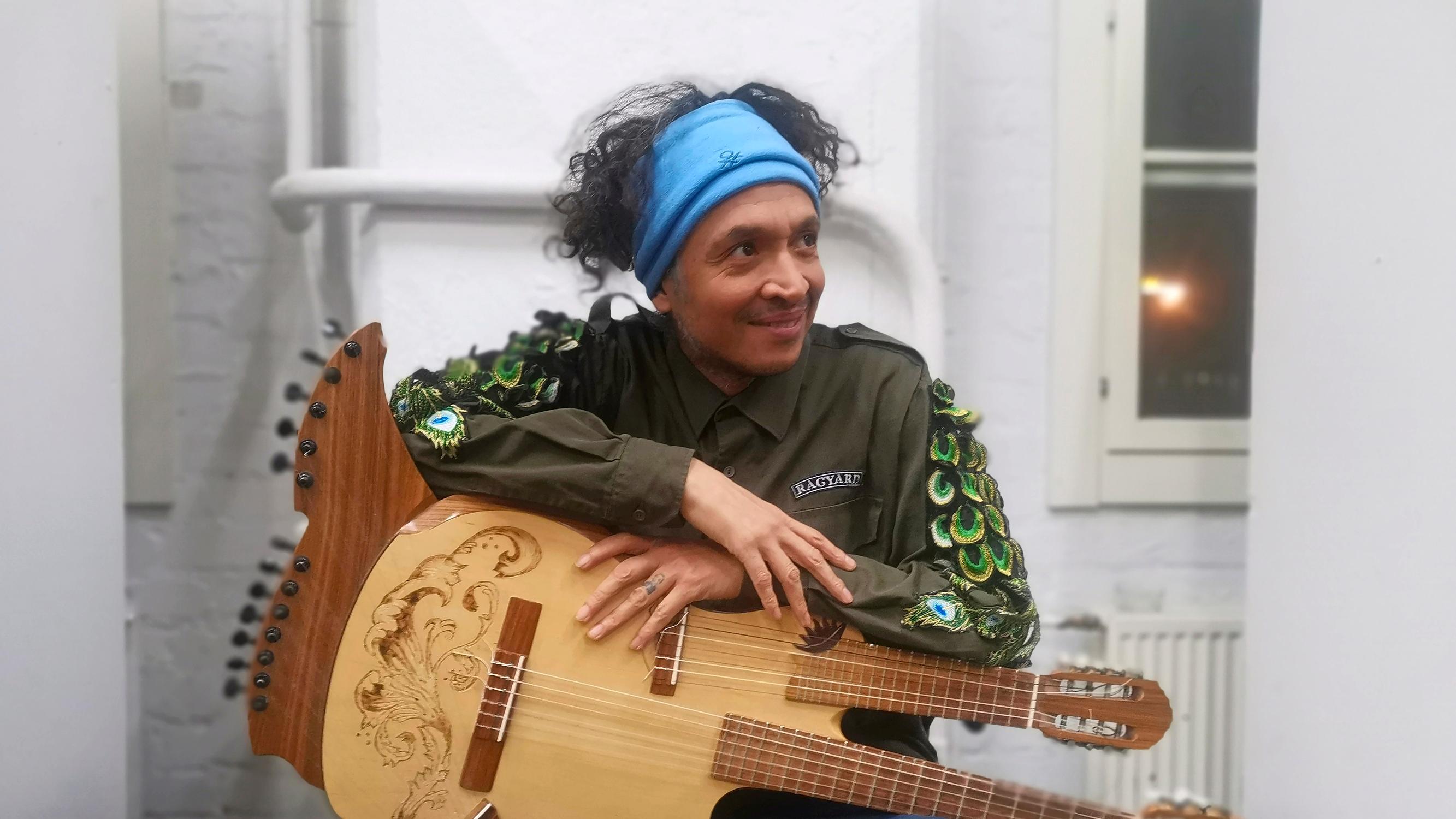 Perulainen taiteilija Cesar Aguilar: ”Lapsiperheille Suomi on paratiisi”