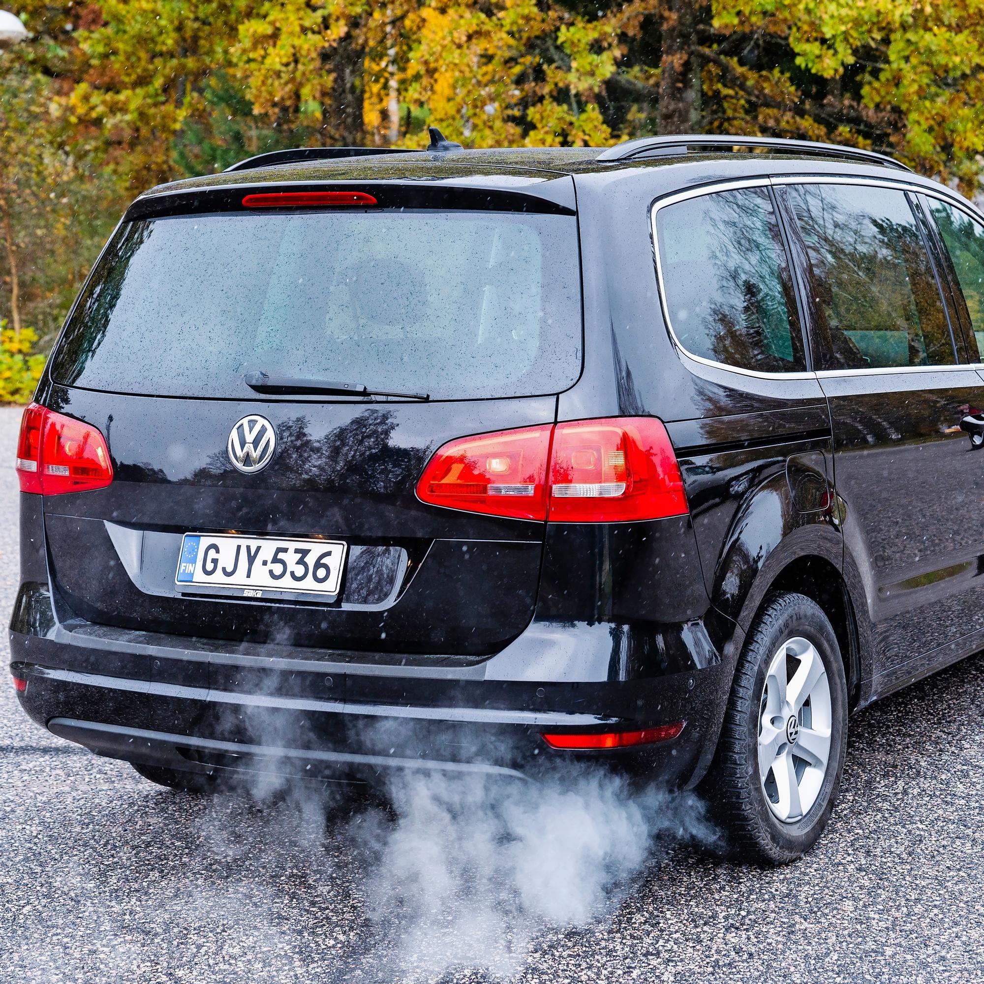 Volkswagen Sharan vm. 2011 – Iso tila-auto reilulla kymppitonnilla – Tähän on pakko tarttua