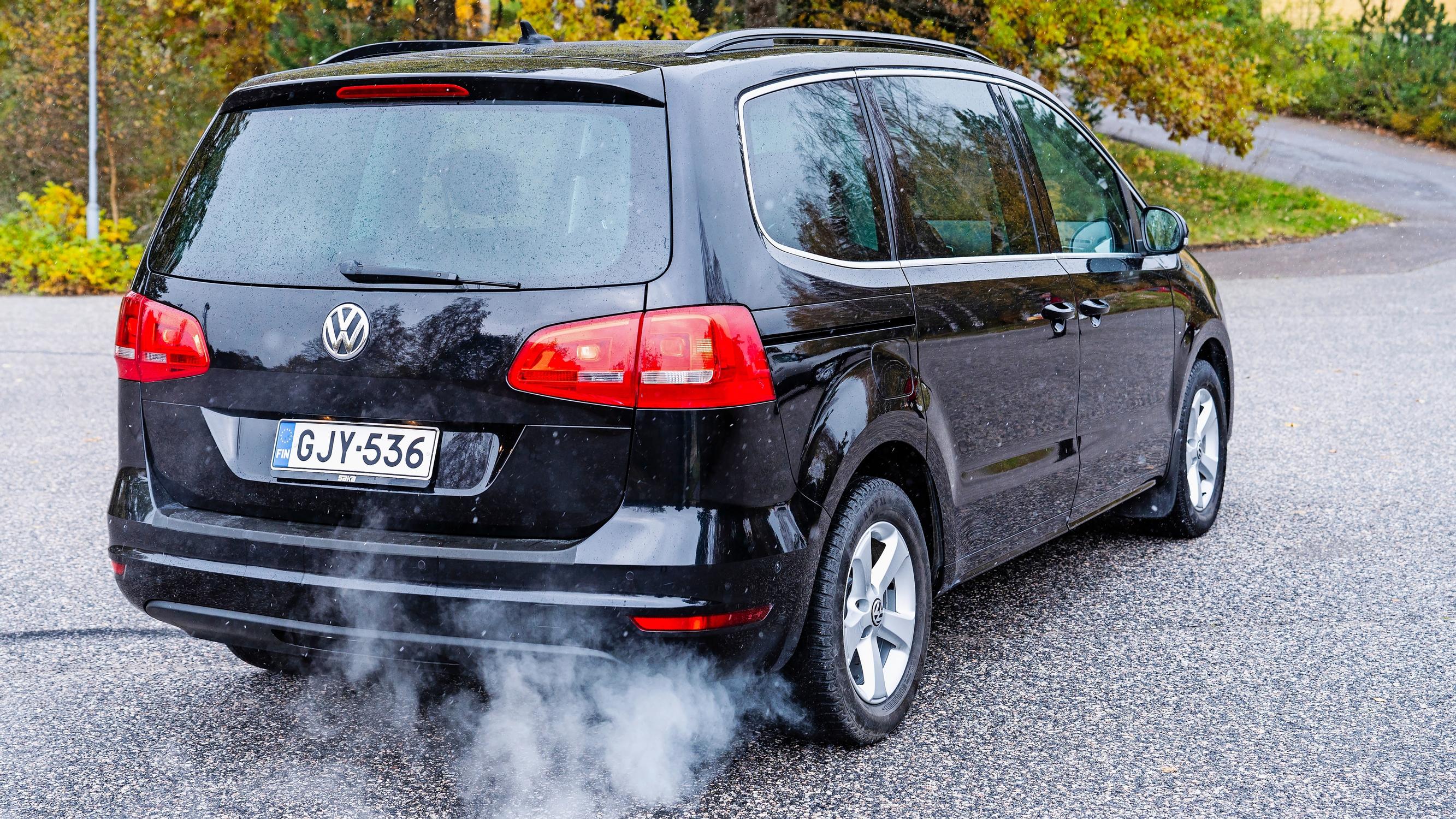Volkswagen Sharan vm. 2011 – Iso tila-auto reilulla kymppitonnilla – Tähän on pakko tarttua