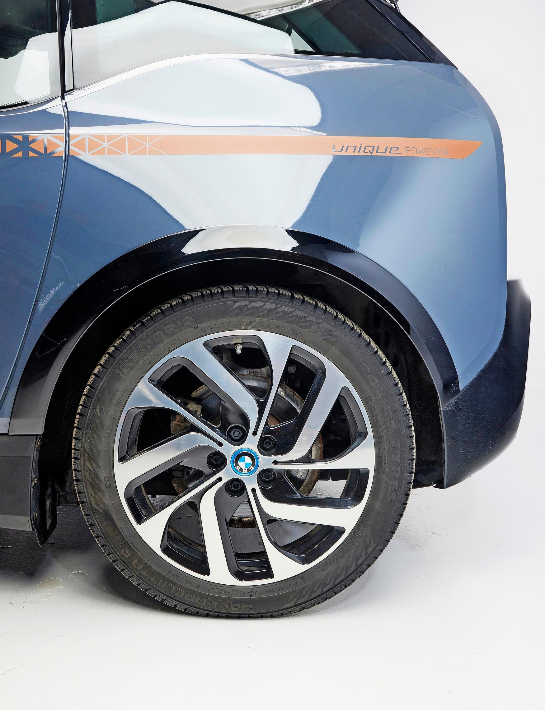 BMW i3s:n tyypin 428 vanteet ovat 19-tuumaiset.