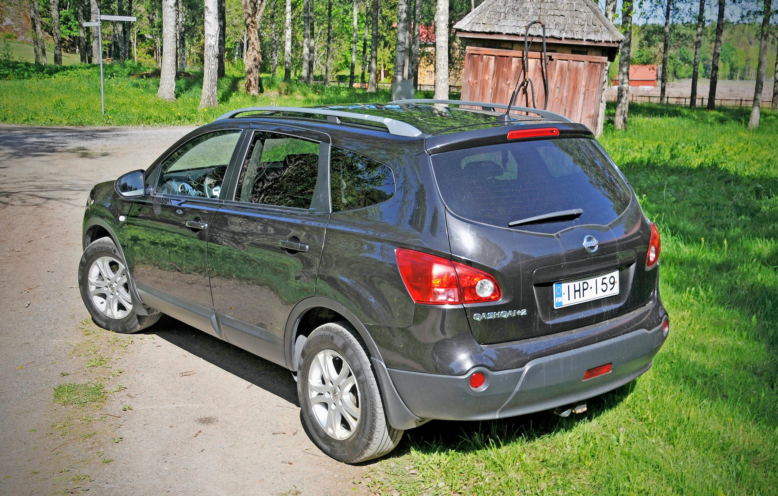 Nissan Qashqain ulkomuodot on suunnitellut Lontoossa sijaitseva Nissan Design Europe ja valmistus tapahtui Englannin Sunderlandissa.