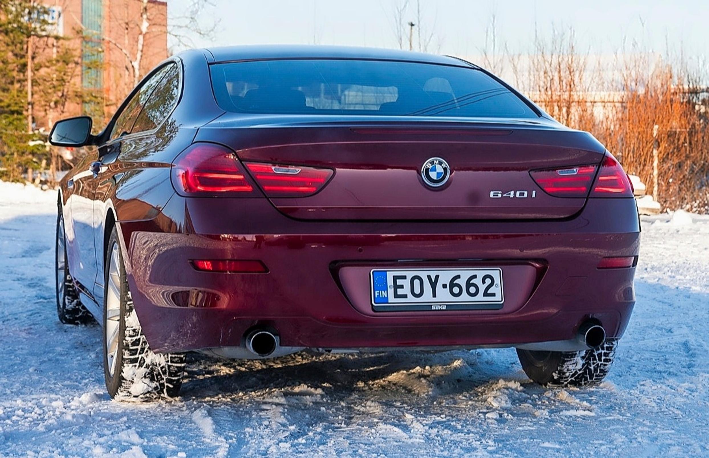 BMW 640 ei ole mikään varsinainen sportti, vaan pitkille matkoille suunniteltu luksusristeilijä. Alusta on jämäkkä, mutta riittävän mukava. Takaveto tarjoaa mahdollisuuden taitoajoon.