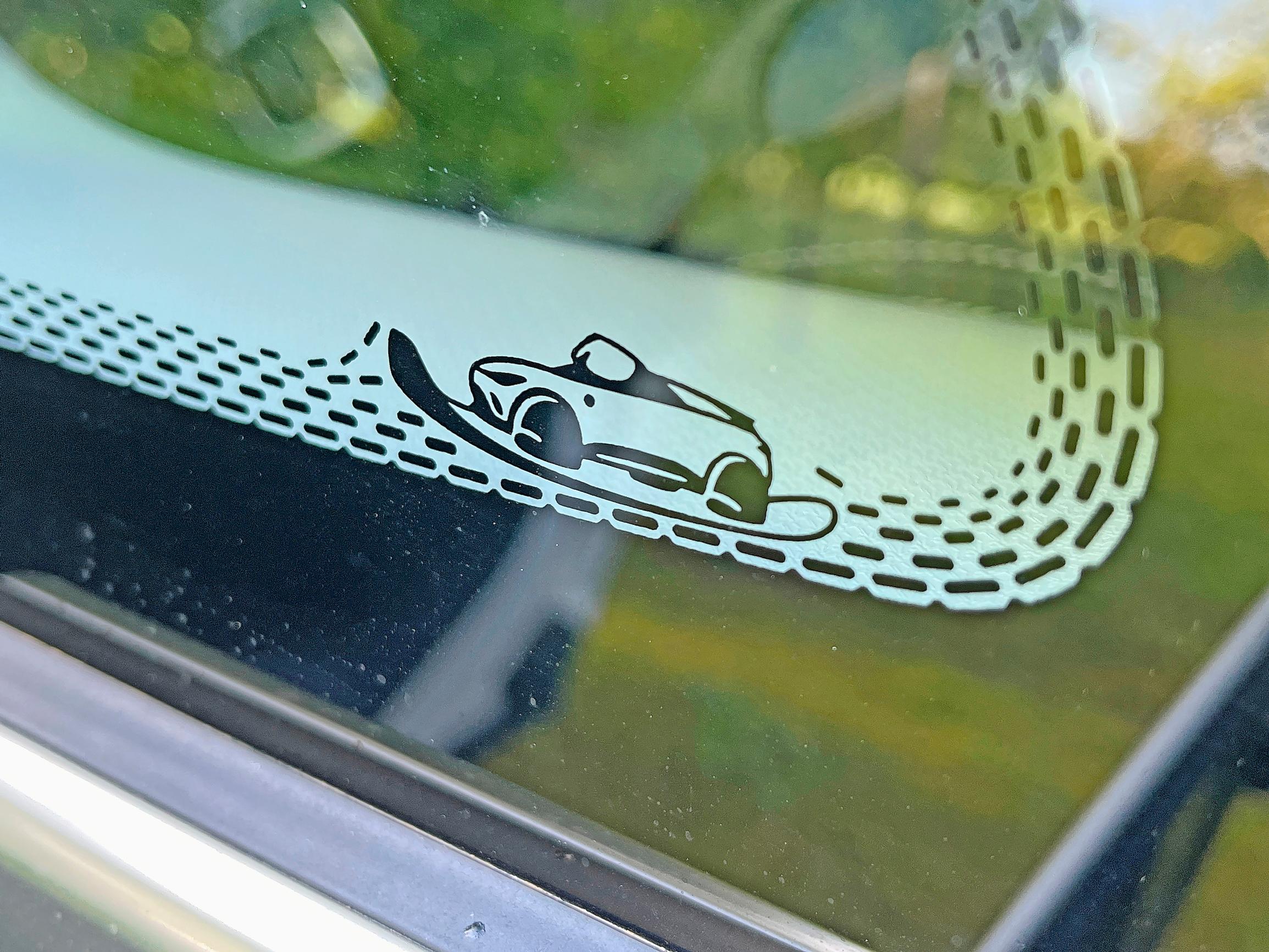 Smart #3 Pro+:n tuulilasissa muistellaan hauskasti Smartin jo kauan sitten edesmennyttä Roadster-mallia. Tuleeko sellainen vielä sähköisenä uudelleen, jää nähtäväksi. Toivoa sopii!