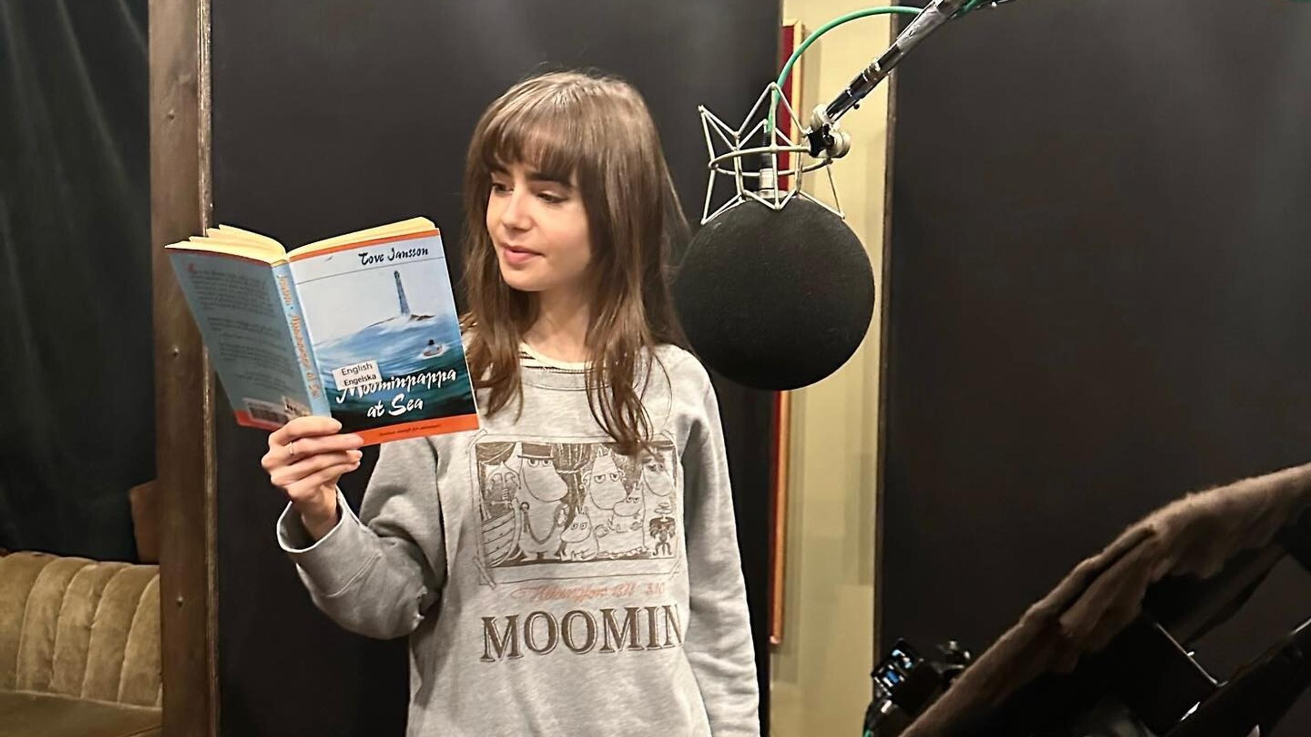Lily Collins tekee Muumi-podcastia ja viihtyy Suomessa – ”Olemme aloittaneet puolisoni kanssa Tove Jansson -kokoelman, johon keräämme hänen taidettaan ja henkilökohtaisia kirjeitä”