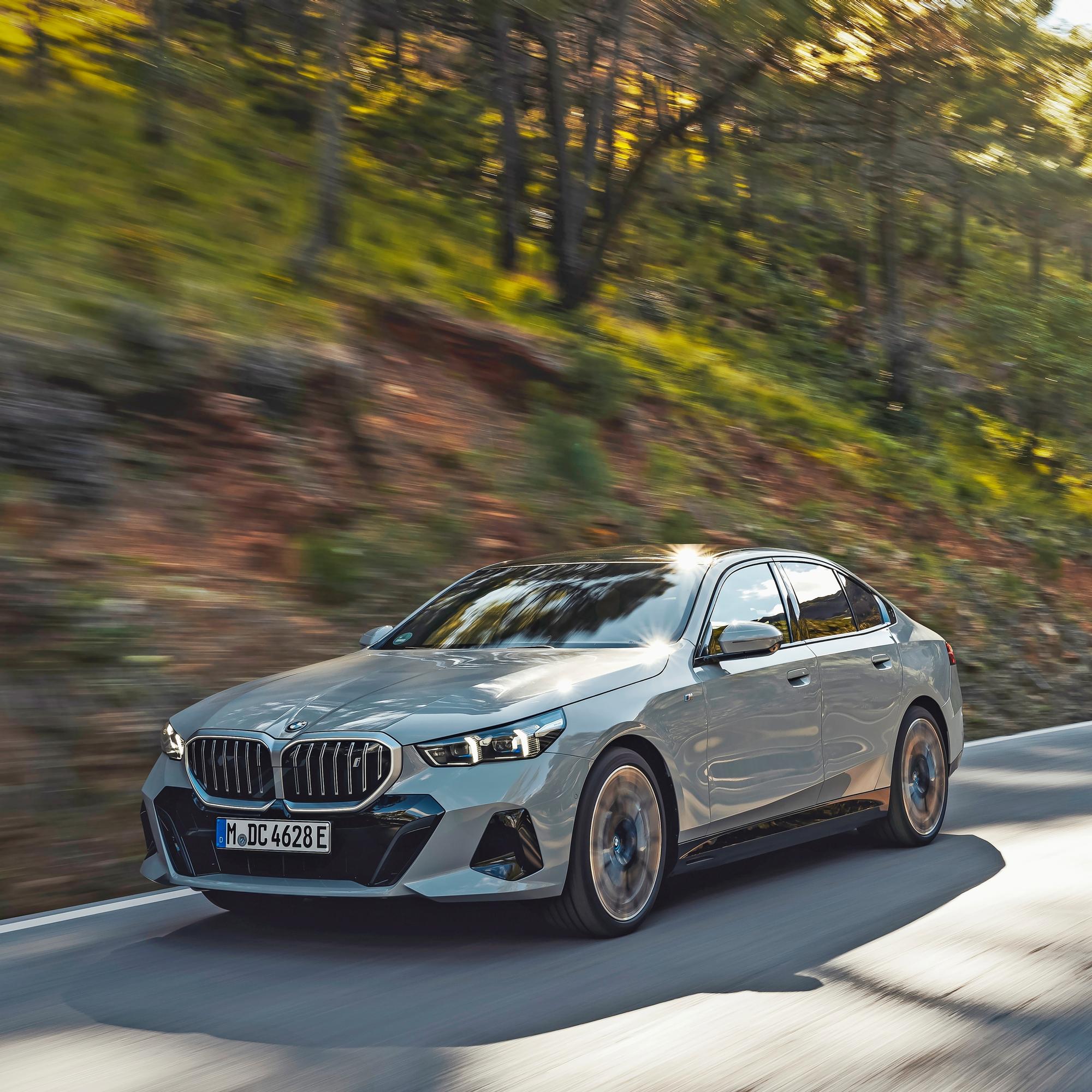 BMW 5-sarjassa alkaa 6. sukupolven aika – Edelliseen verrattuna isompi koko ja pitkä toimintasäde