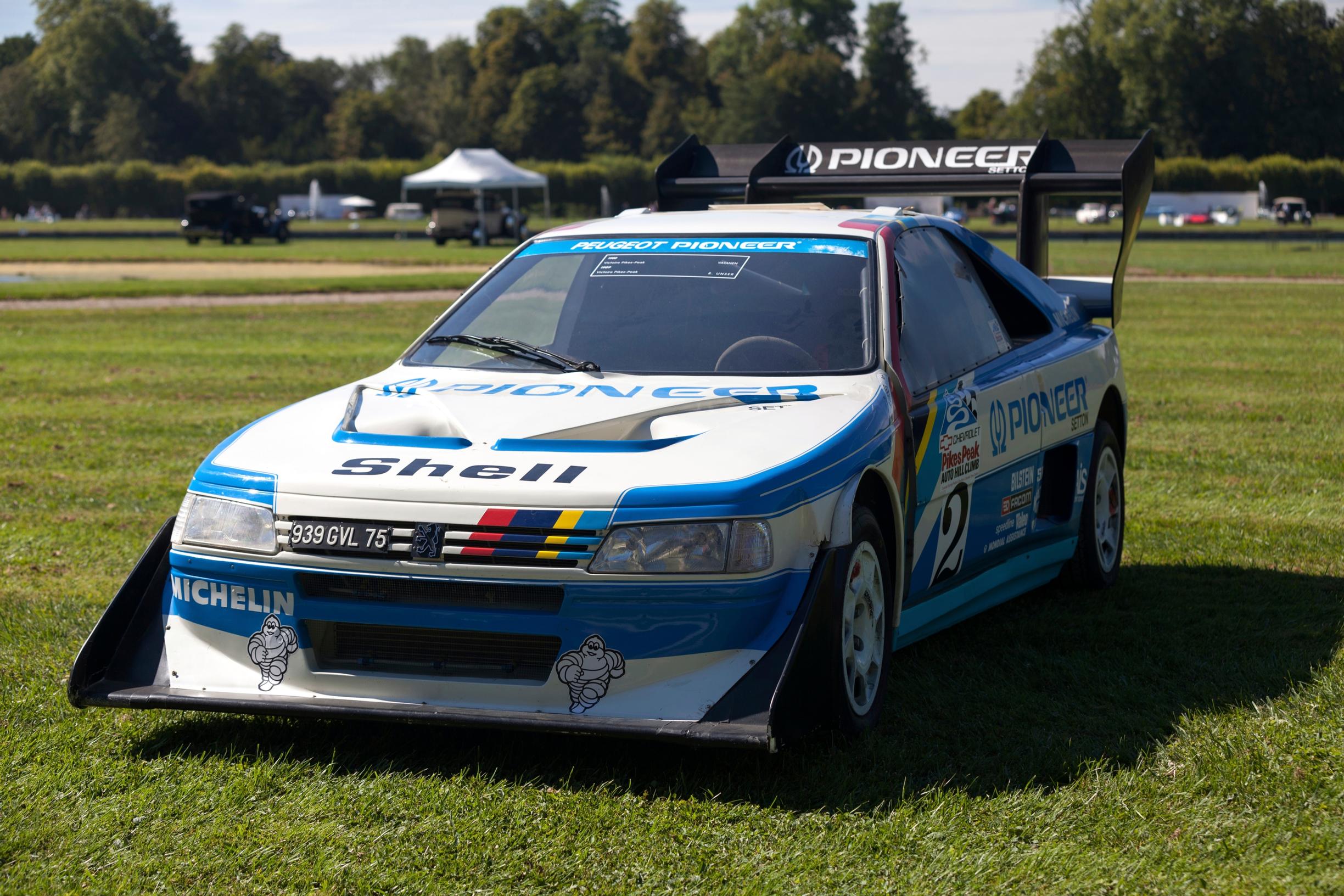 Peugeot 405 on kisaversio, jolla Ari Vatanen voitti Pikes Peakin 1988.