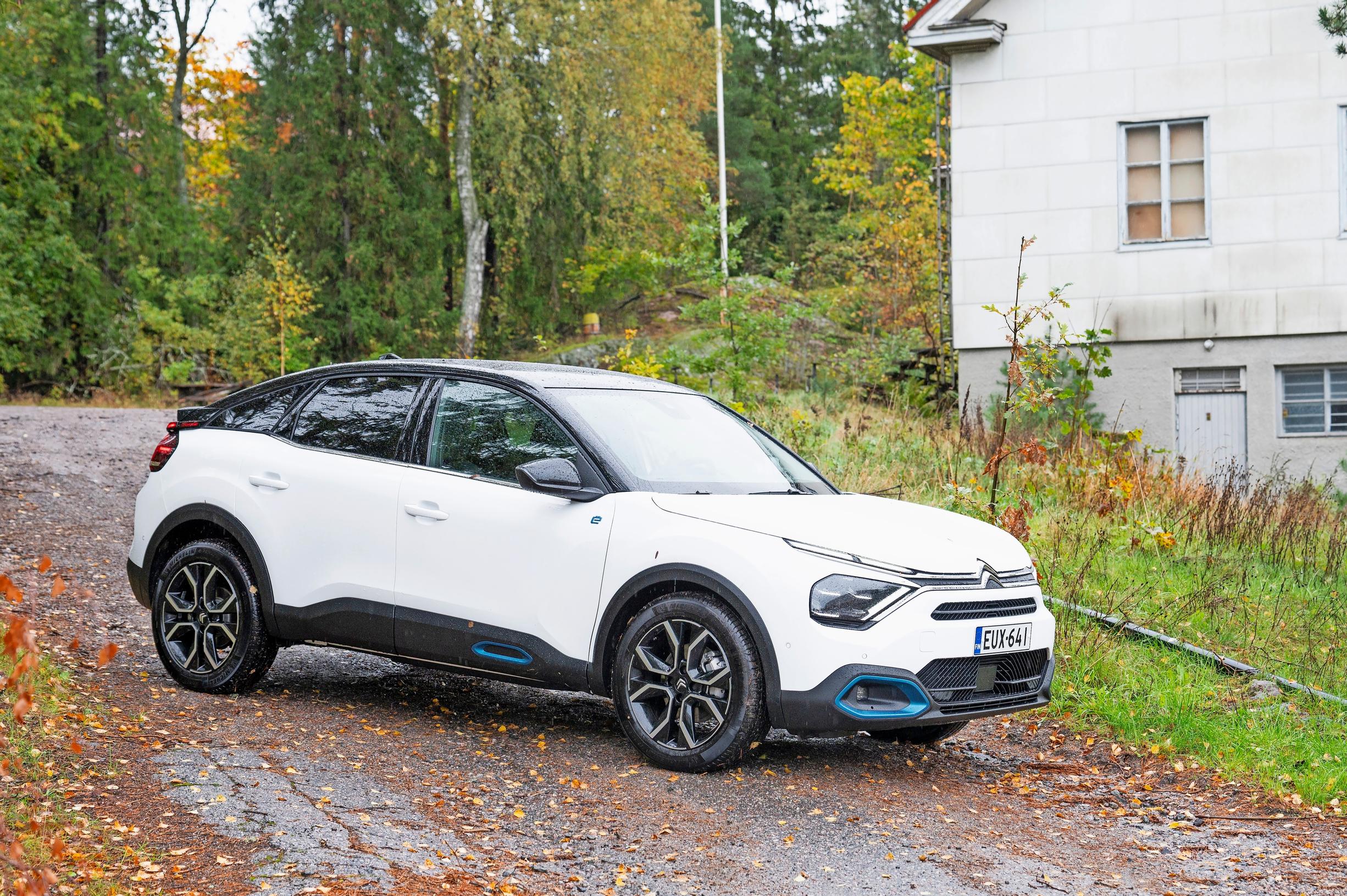 Citroën ë-C4 on kompakti sähköauto, jolla on yksi paha puute