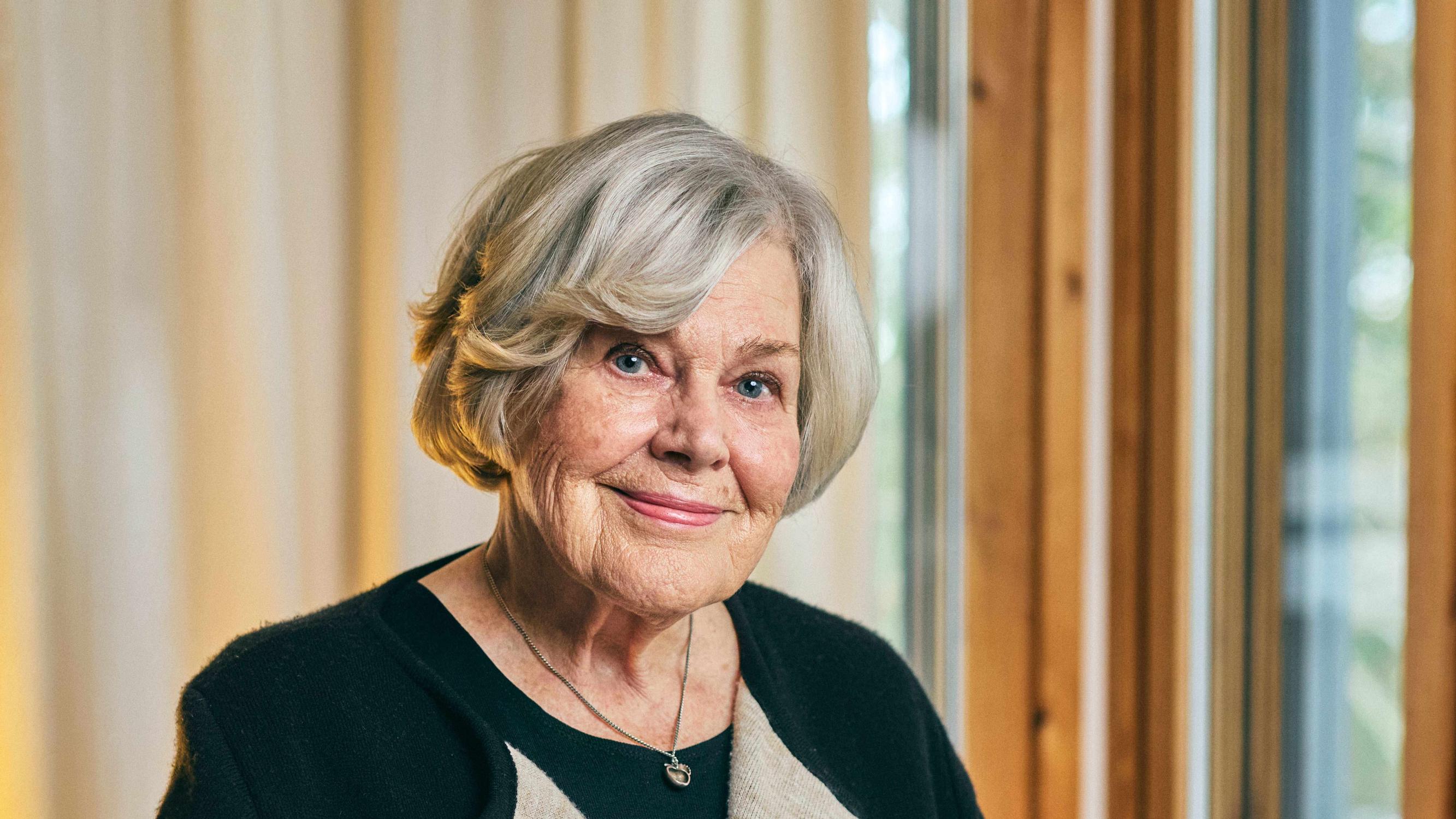 Elisabeth Rehn todisti 1990-luvulla julmuuksia, jotka toivat ruumiita uniin – Nyt hän näkee muutoksen Suomessa: ”Kaikki on niin jyrkkää, ja ihmiset ovat valtavan itsekkäitä”