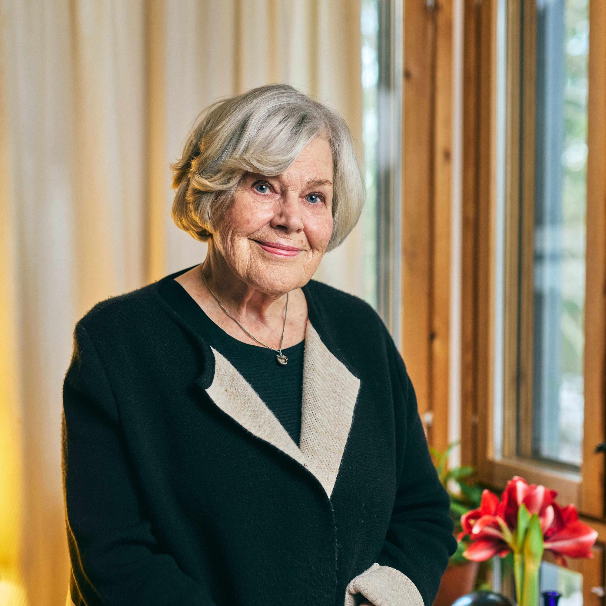 Elisabeth Rehn todisti 1990-luvulla julmuuksia, jotka toivat ruumiita uniin – Nyt hän näkee muutoksen Suomessa: ”Kaikki on niin jyrkkää, ja ihmiset ovat valtavan itsekkäitä”