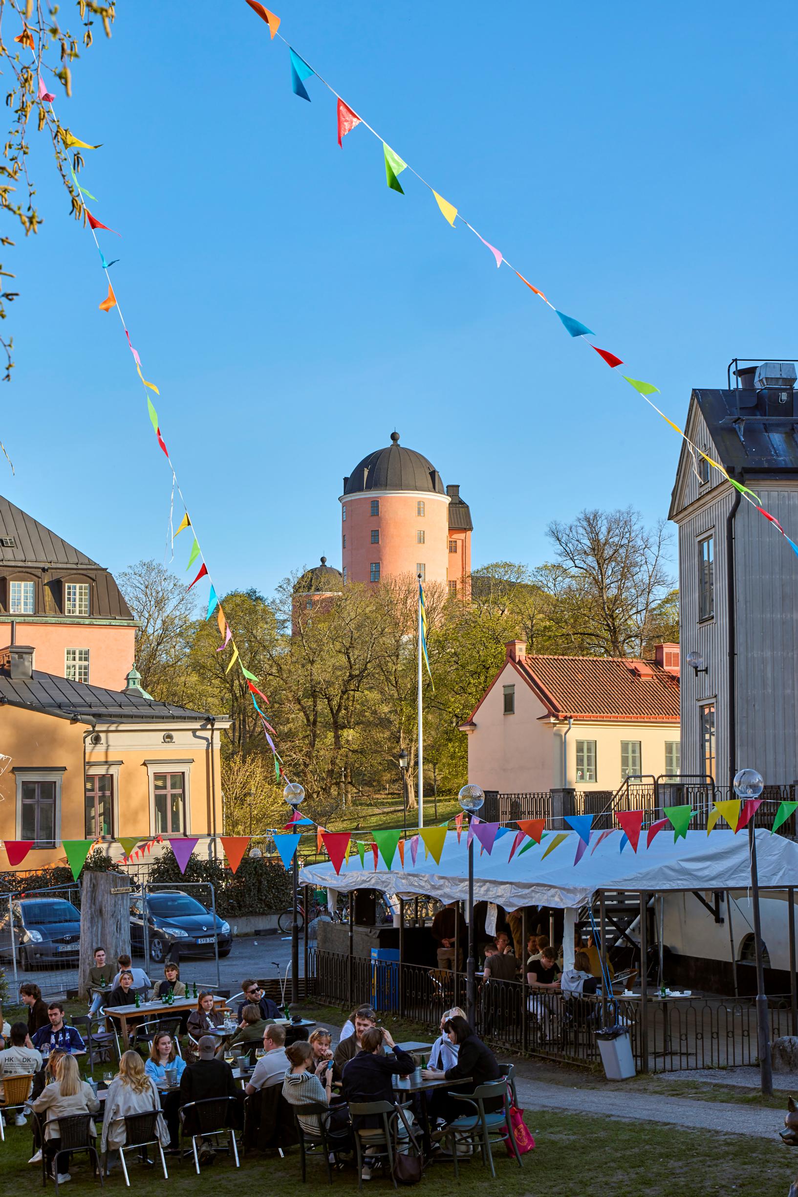 Viikinkien jäljillä Ruotsissa: Viikinkikierroksella voi tutustua myös kauniiseen Uppsalan kaupunkiin, jossa voi aistia historiaa kaikkialla. Vanhassa yliopistokaupungissa riittää opiskelijoiden ansiosta tapahtumia ja iltaelämää.