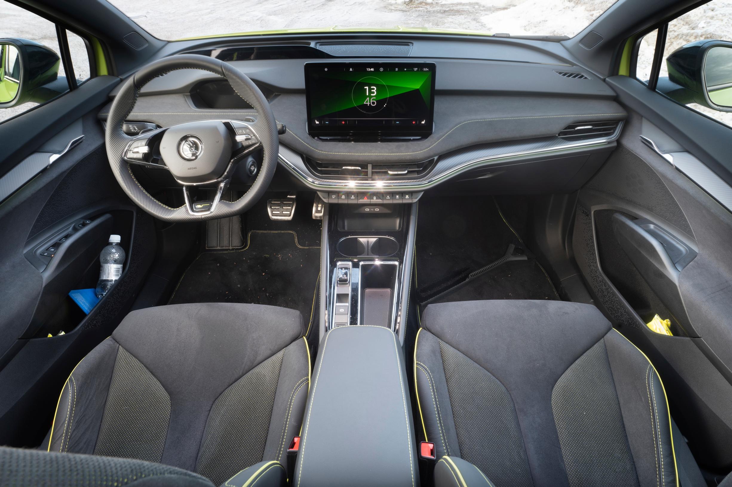 Škoda Enyaq RS IV ohjaamo on tyylikäs