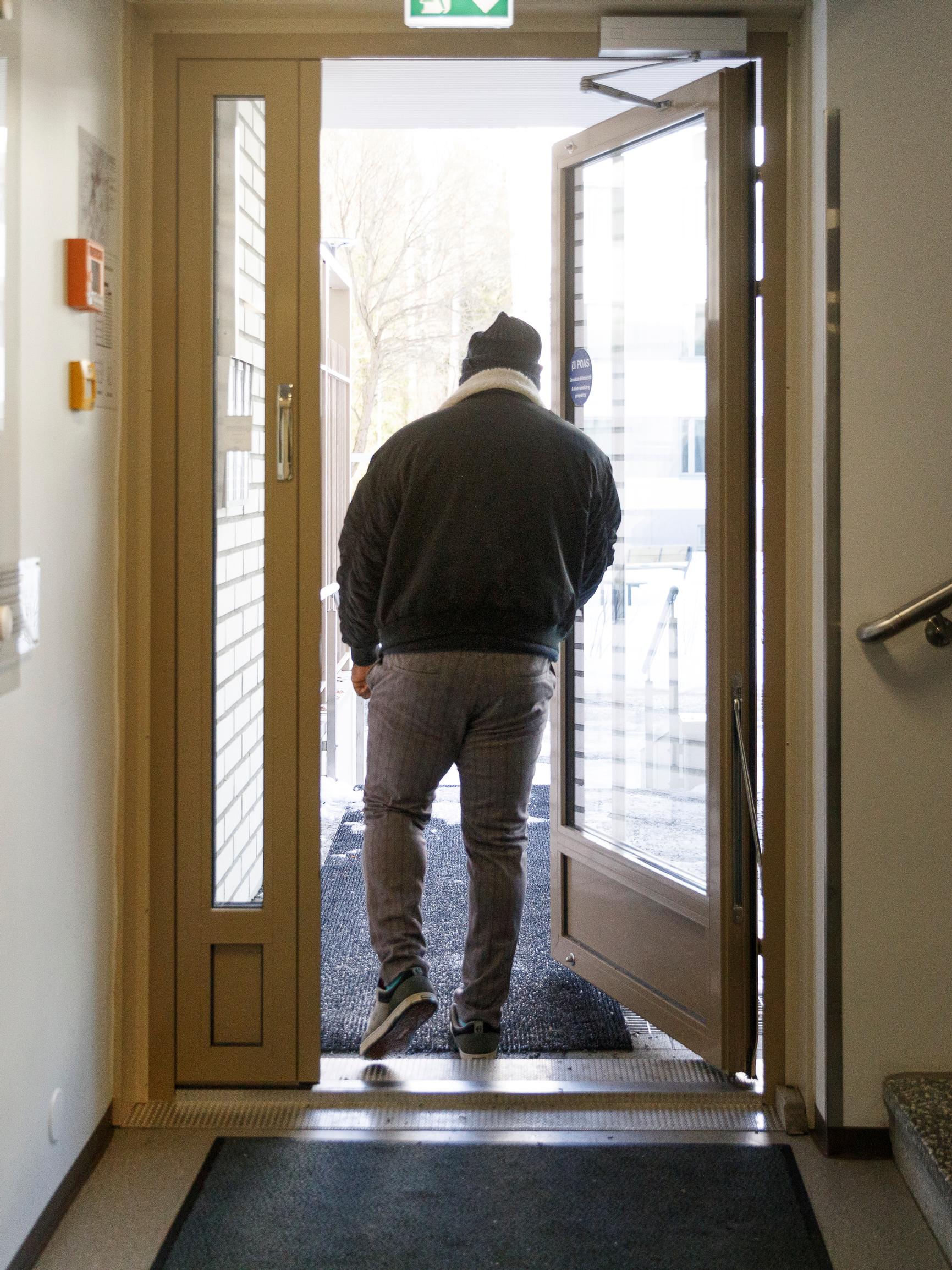 ”Olemme toisen luokan kansalaisia” – Maahanmuuttajat kertovat, kuinka oman alan työ jäi Suomessa haaveeksi