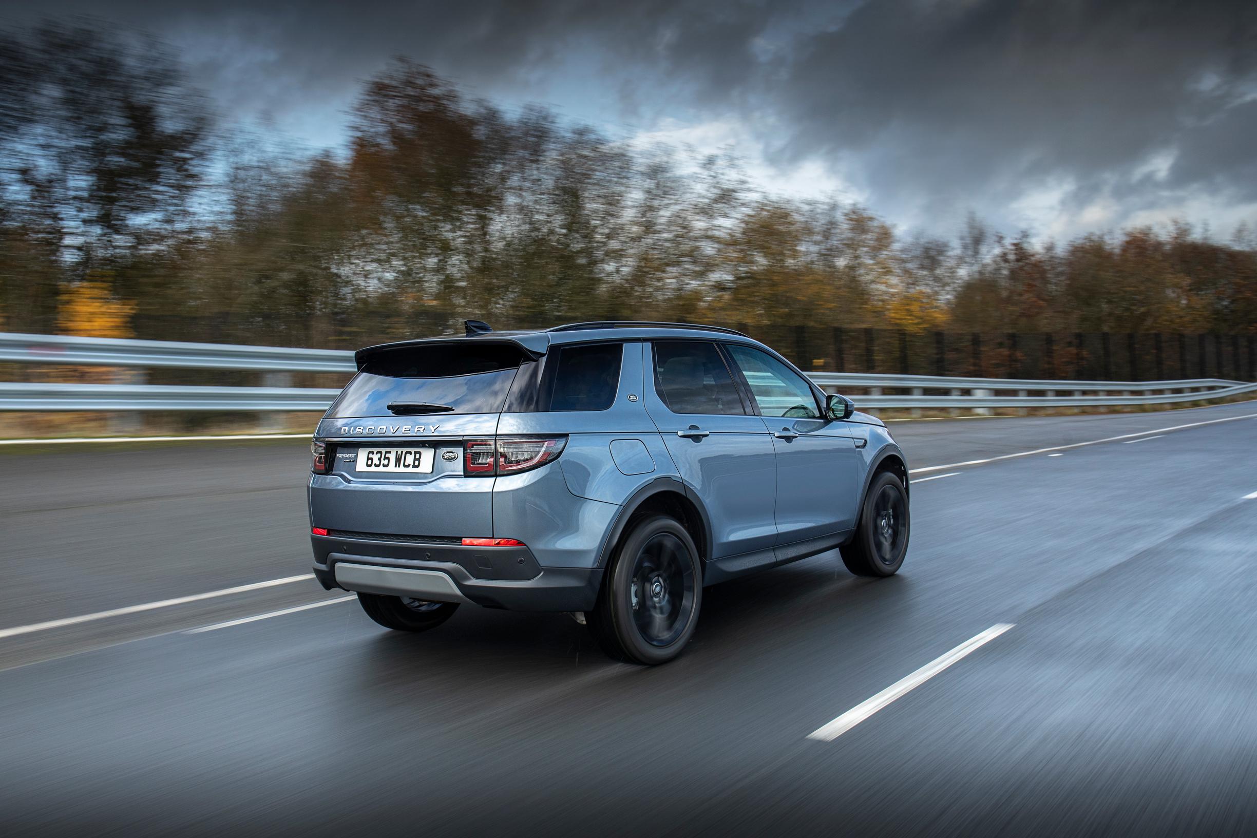 Land Rover julkisti uudet ladattavat nelivetoiset hybridit - tällä hinnalla sellaisen saa