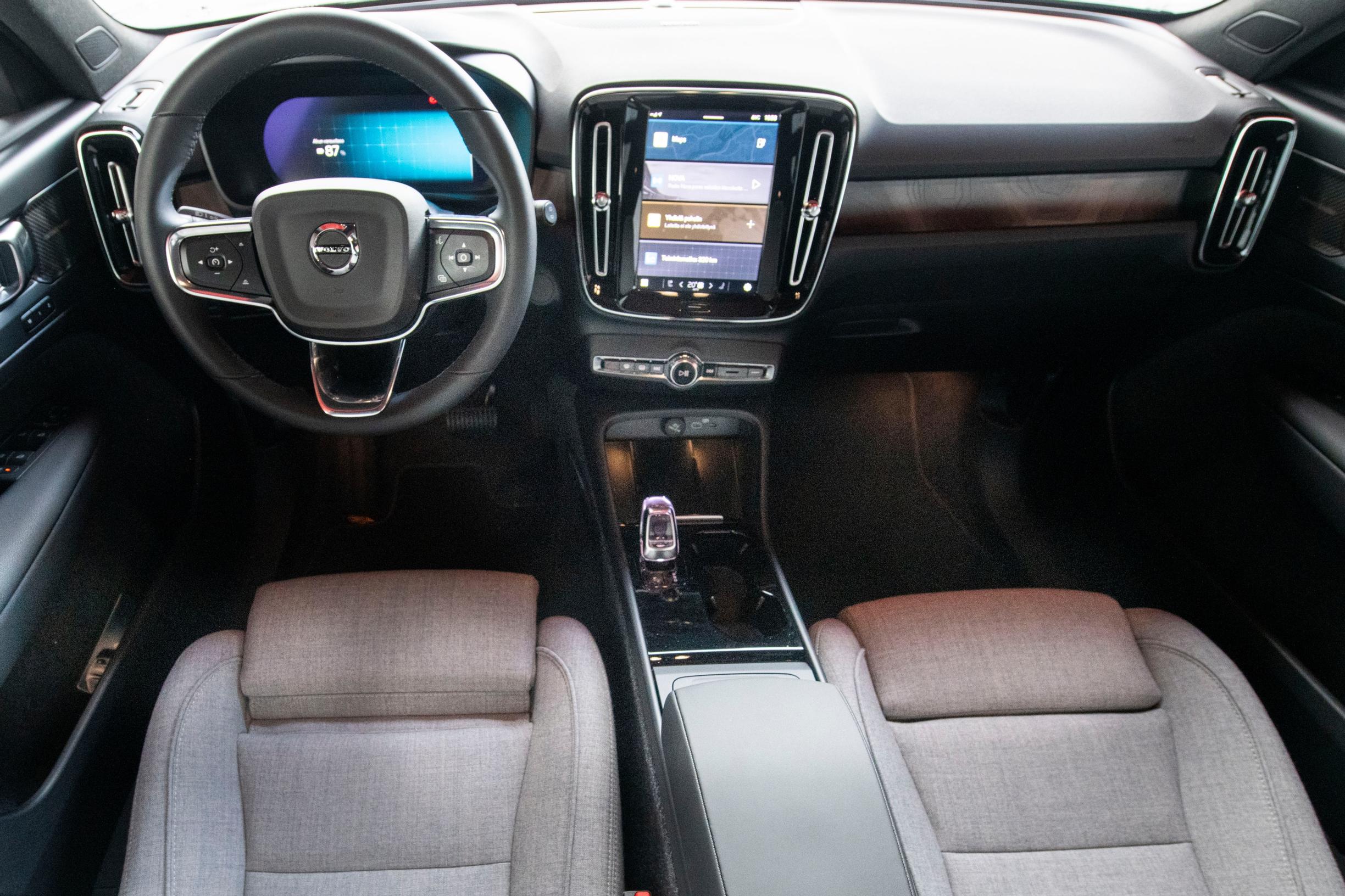 Volvo XC40 Recharge Twin kabiini