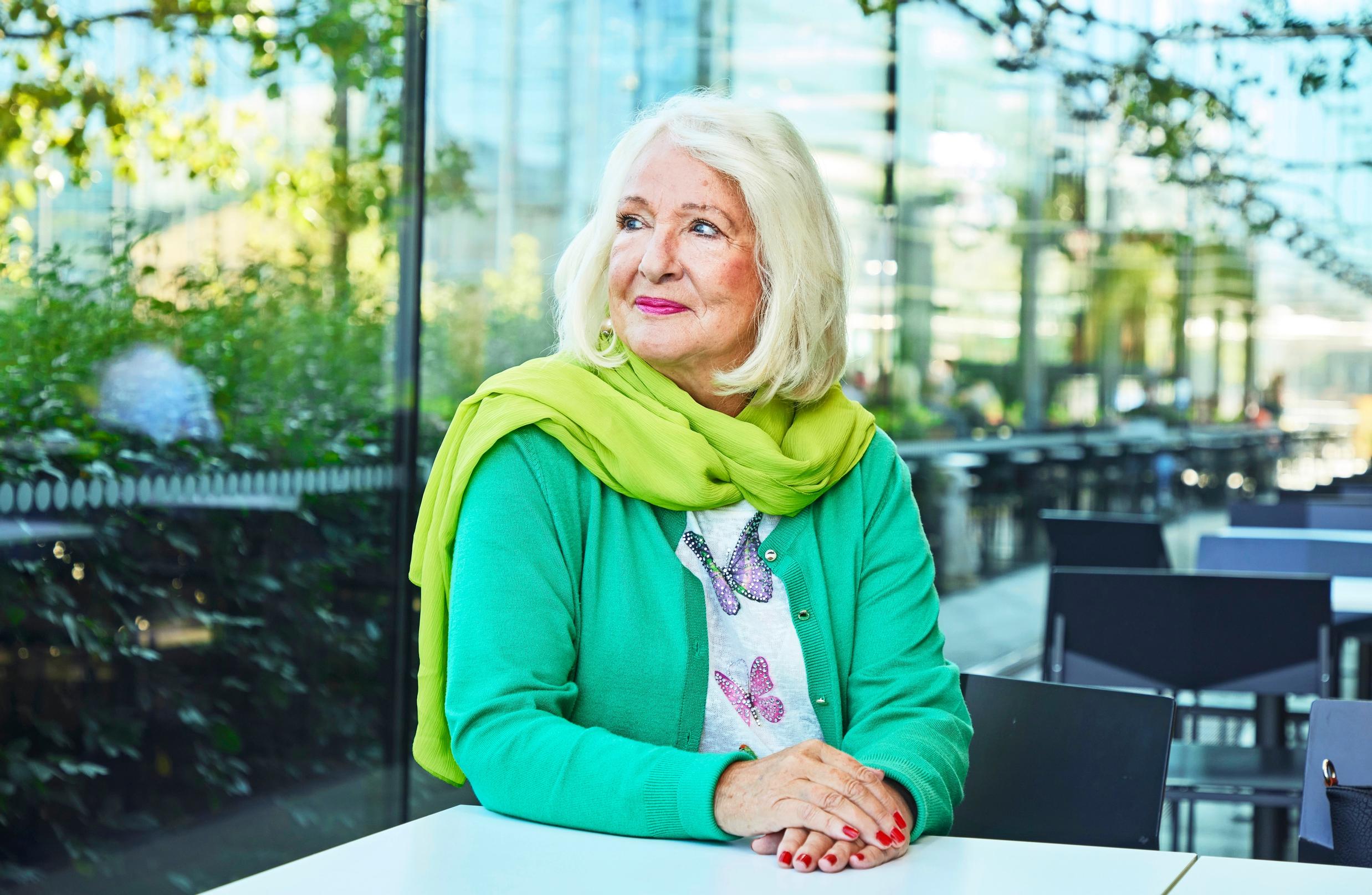 Liisa Hyssälä sanoo, että omaishoitajuus on äärettömän tärkeää ja vaativaa työtä. Yhteiskunnan pitäisi tukea sitä enemmän.