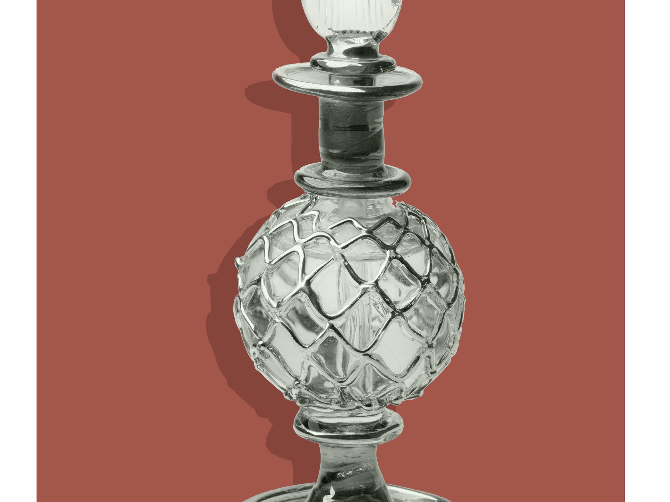 Essee: Parfyymit ovat pullotettuja ja katoavia toiveita siitä, mitä haluaisimme olla, mutta toiveiden toteutumisessa keho ja raha tulevat tielle