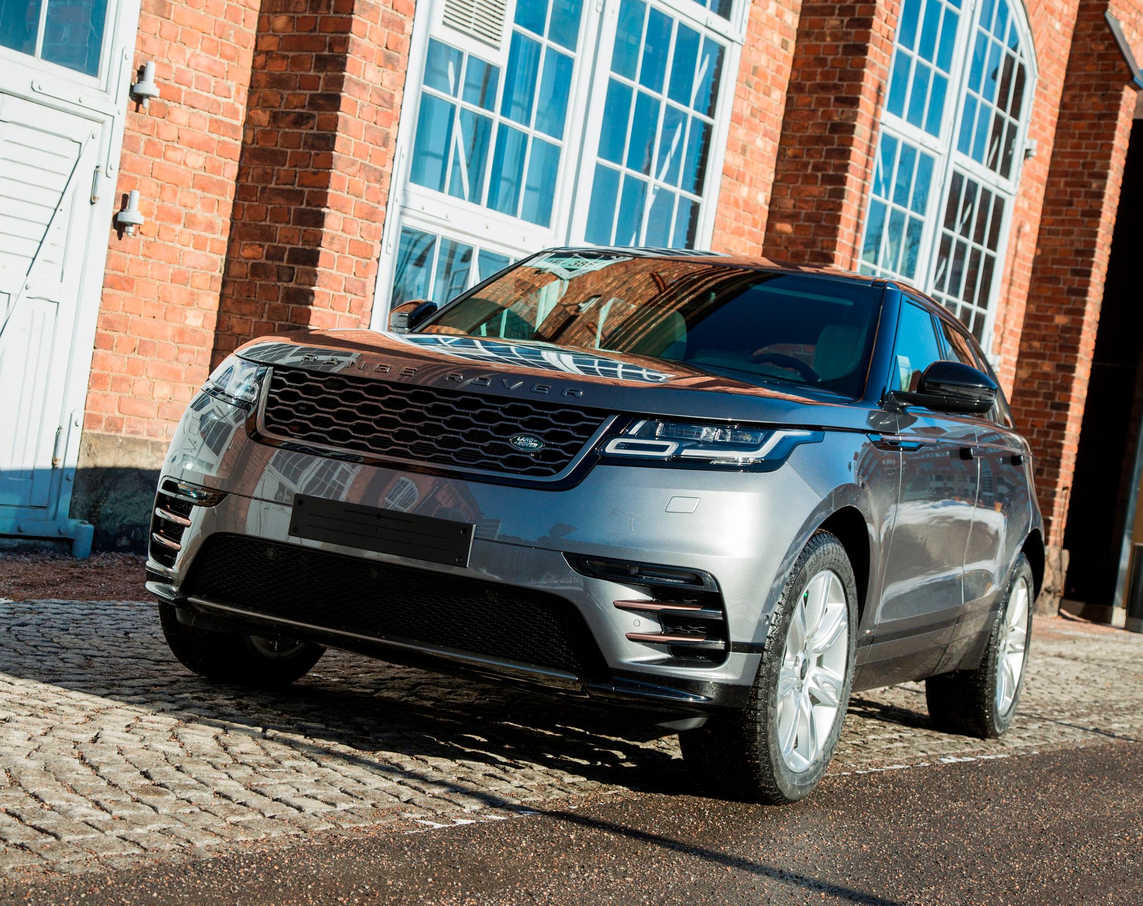Tuulilasin koeajossa Range Rover Velar