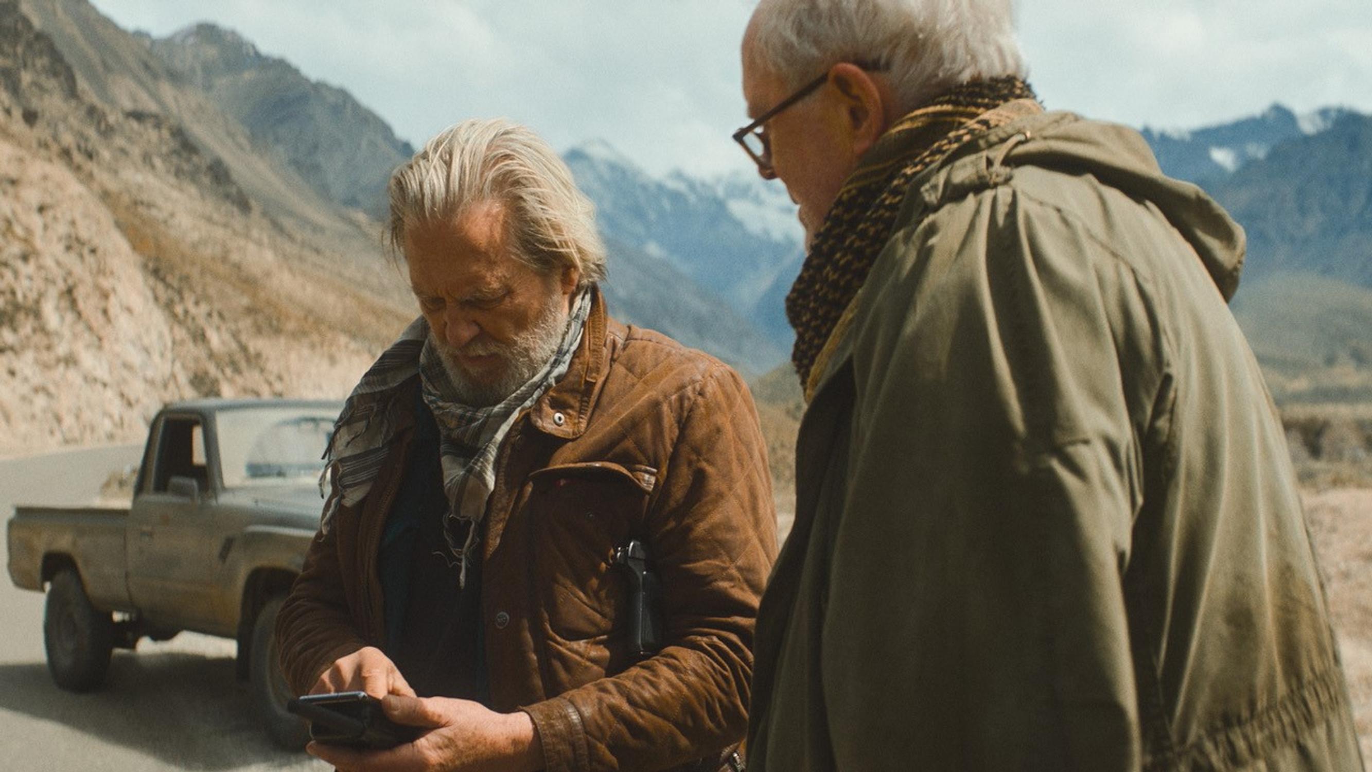 Jeff Bridges ja John Lithgow The Old Man -sarjan toisella kaudella.